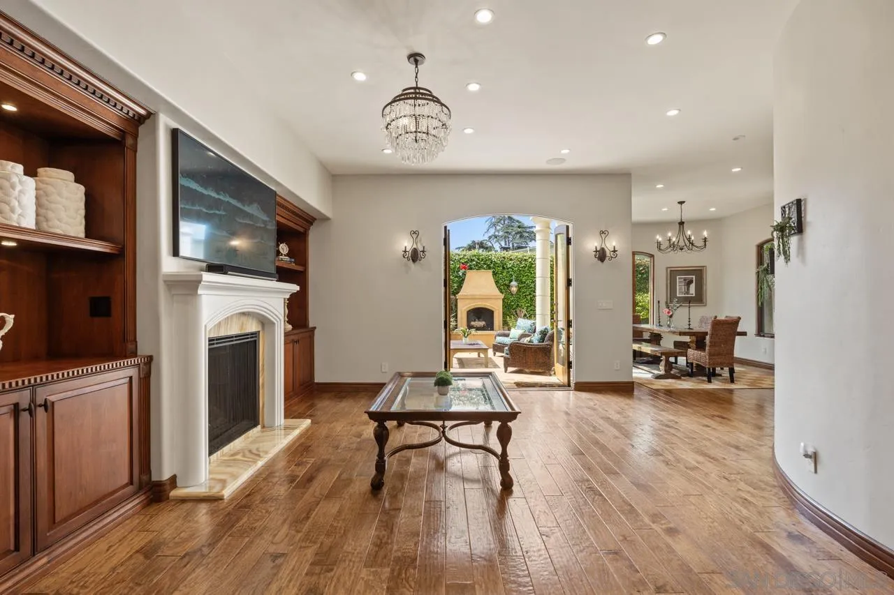 https://cdn.realtyfeed.com/cdn/127/260007201/ed1b8a183c154d0898737b1d325d1137.webp