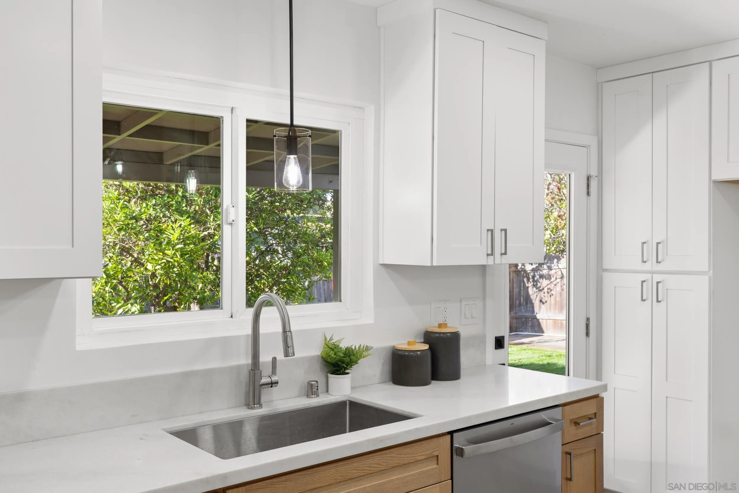 https://cdn.realtyfeed.com/cdn/127/260007206/7d1cc0de13d3d9702581c0031dcb90bd.webp