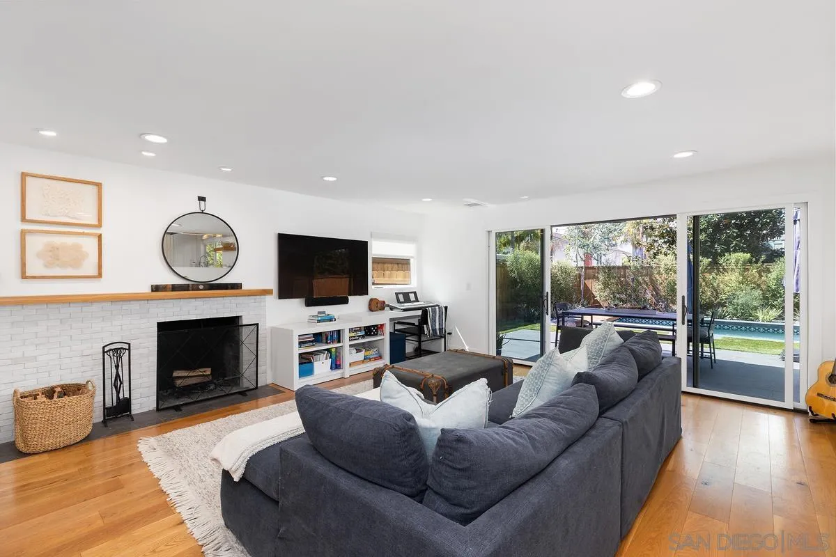 https://cdn.realtyfeed.com/cdn/127/260007207/8ac540cad22ea9449e53ccea50bc2d26.webp