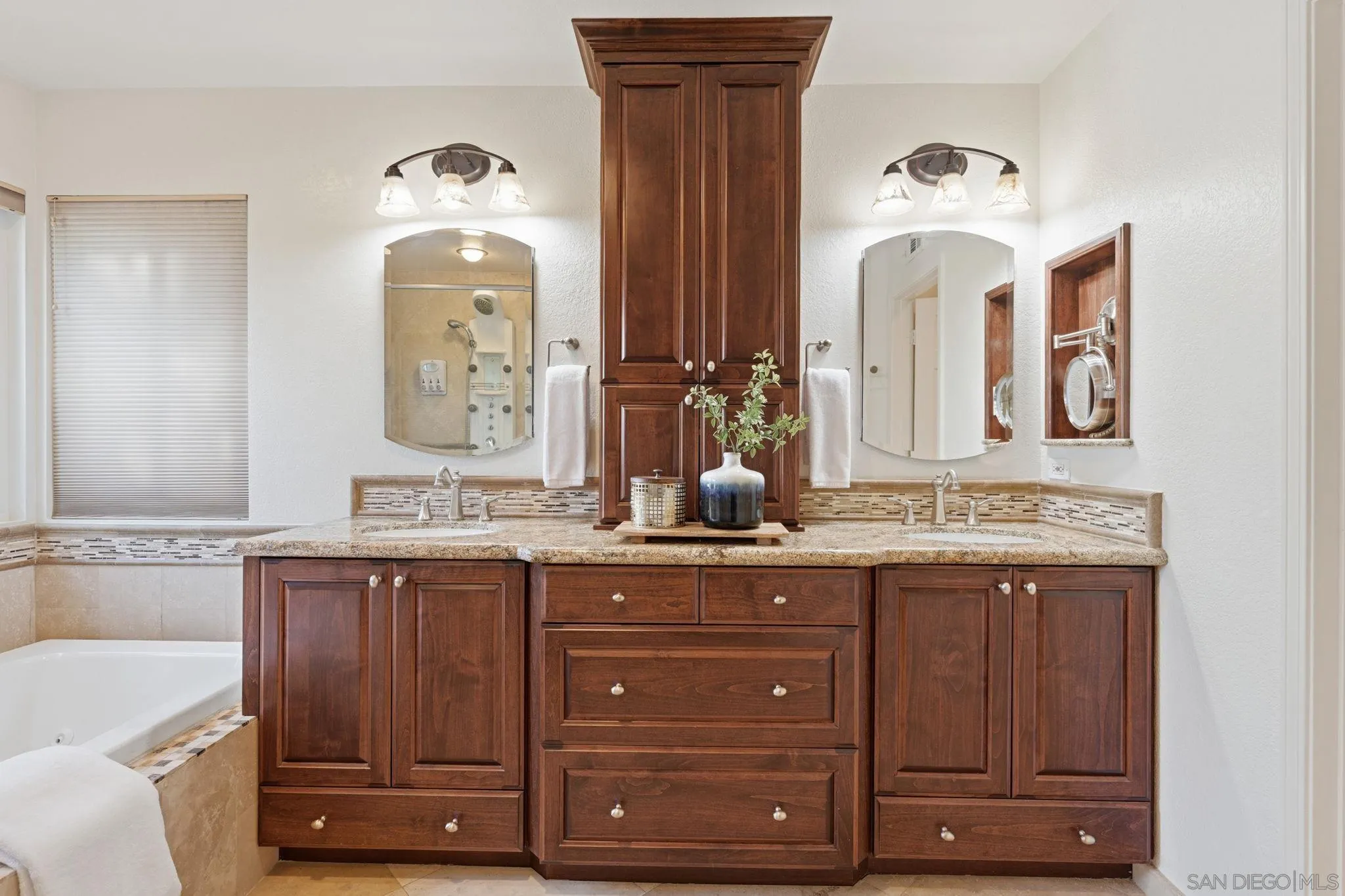 https://cdn.realtyfeed.com/cdn/127/260007208/3bf95d2292ce3b936210906f74a2e428.webp