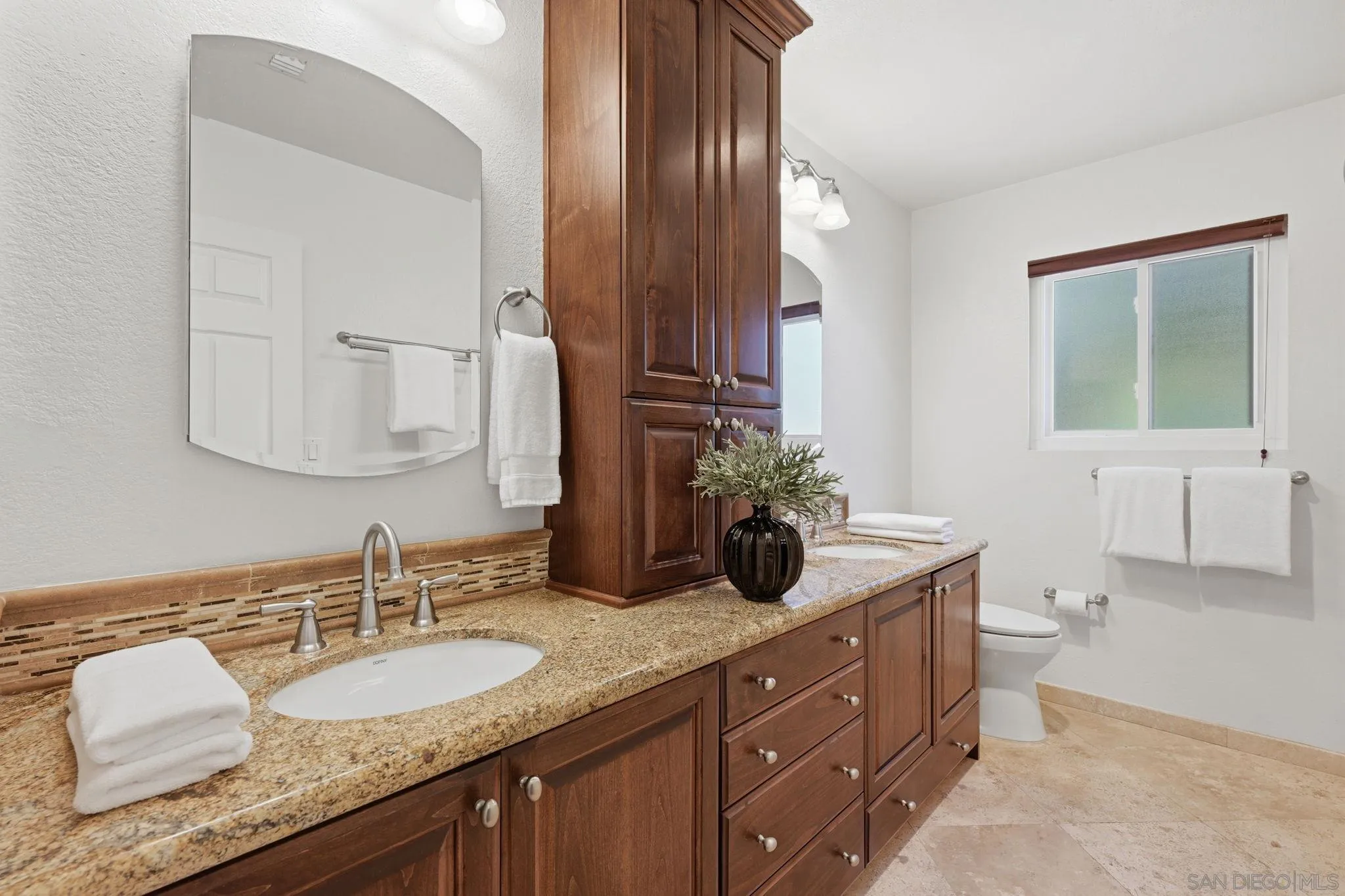 https://cdn.realtyfeed.com/cdn/127/260007208/a0f5954c75750e196a339d8410c62485.webp