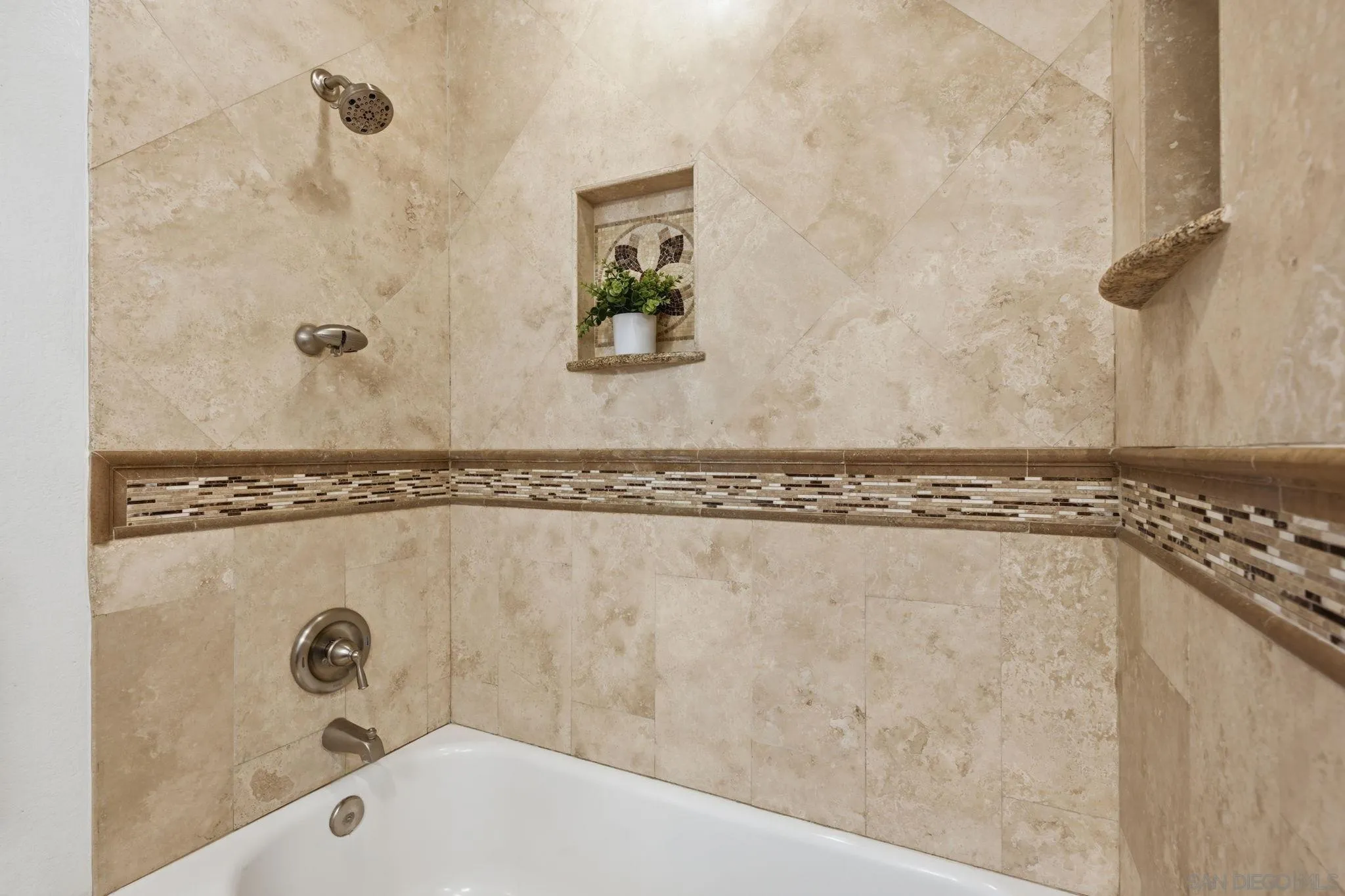 https://cdn.realtyfeed.com/cdn/127/260007208/a547a267ea584c39537b3d7196392f1f.webp
