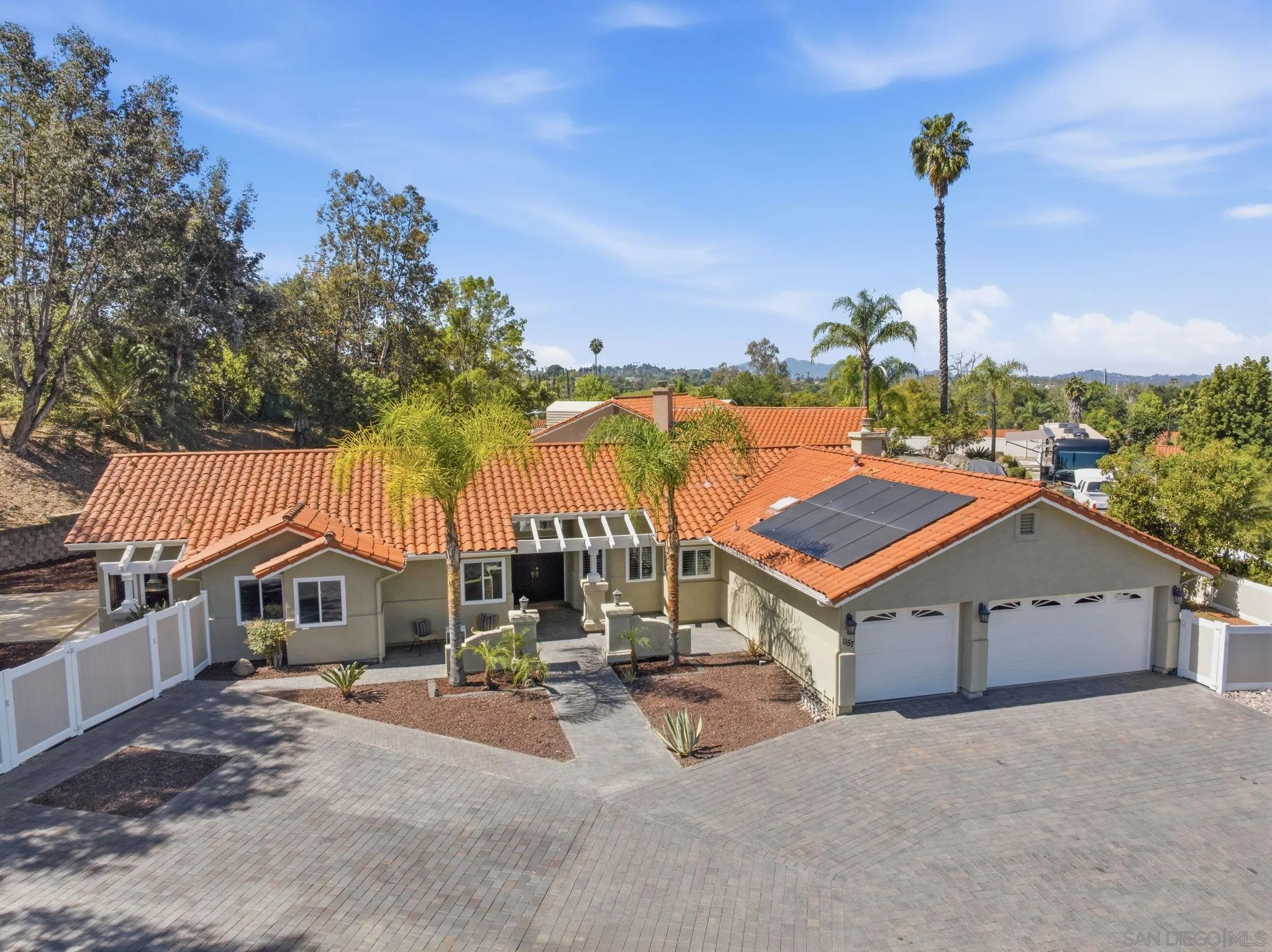 https://cdn.realtyfeed.com/cdn/127/260007208/a9111ced2a00394e226911611728ffb8.webp