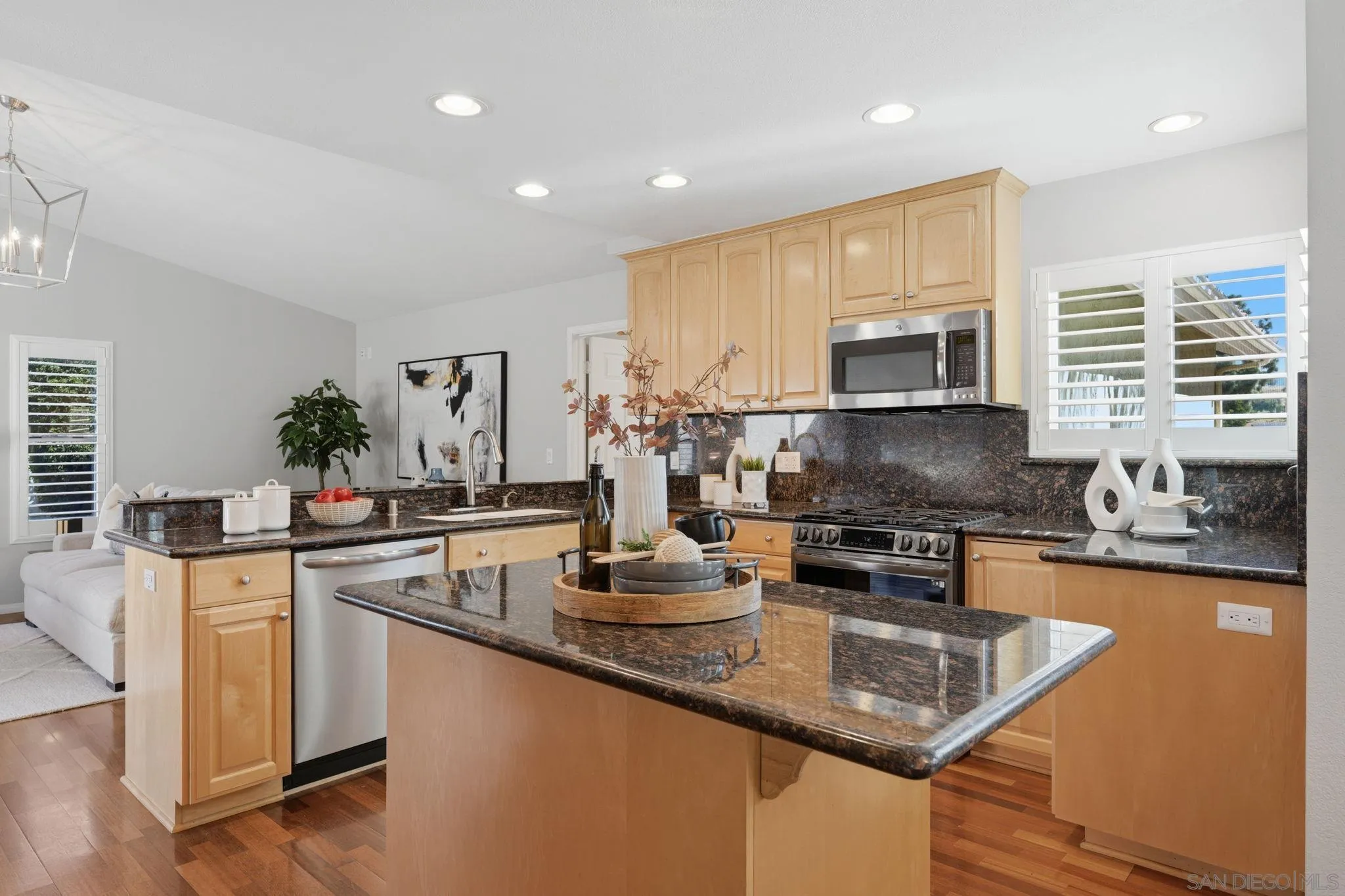 https://cdn.realtyfeed.com/cdn/127/260007208/a99289b6d4f6adfc2e10386e582ecf7e.webp