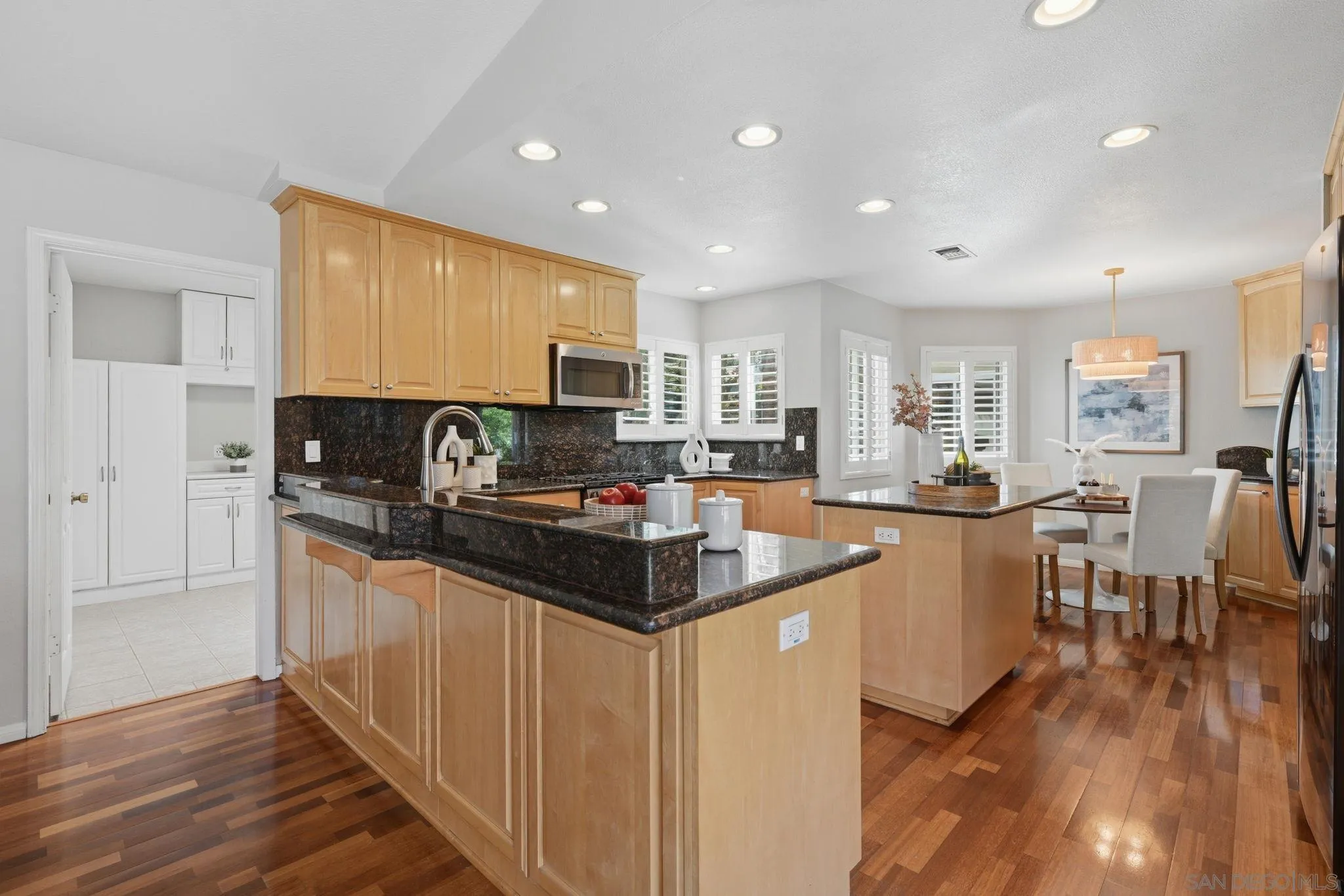 https://cdn.realtyfeed.com/cdn/127/260007208/b3ce0dfc9dce138019e2249193009837.webp
