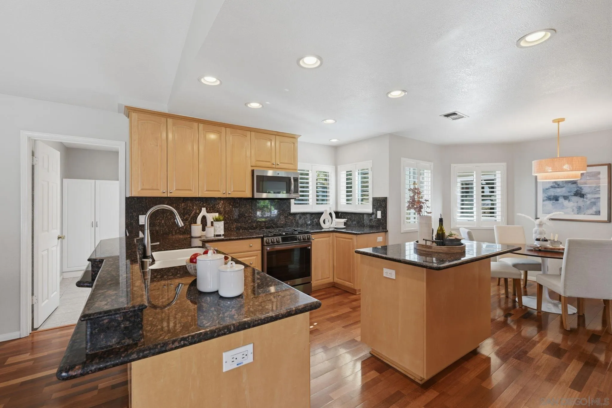 https://cdn.realtyfeed.com/cdn/127/260007208/f53c5936163403ed29c66ed16ea69f4a.webp
