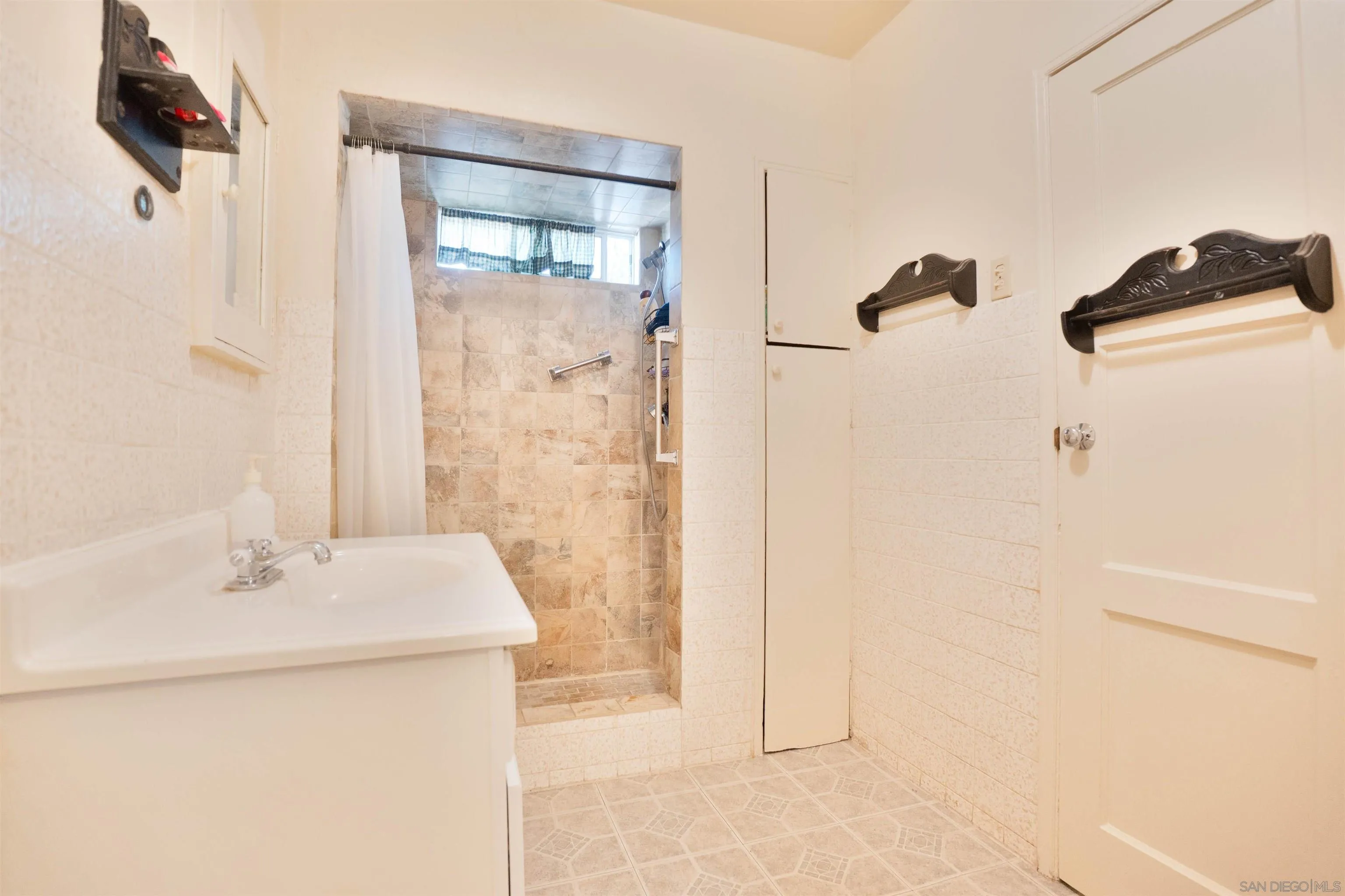 https://cdn.realtyfeed.com/cdn/127/260007209/0f681bec2c986fa95263888309064765.webp