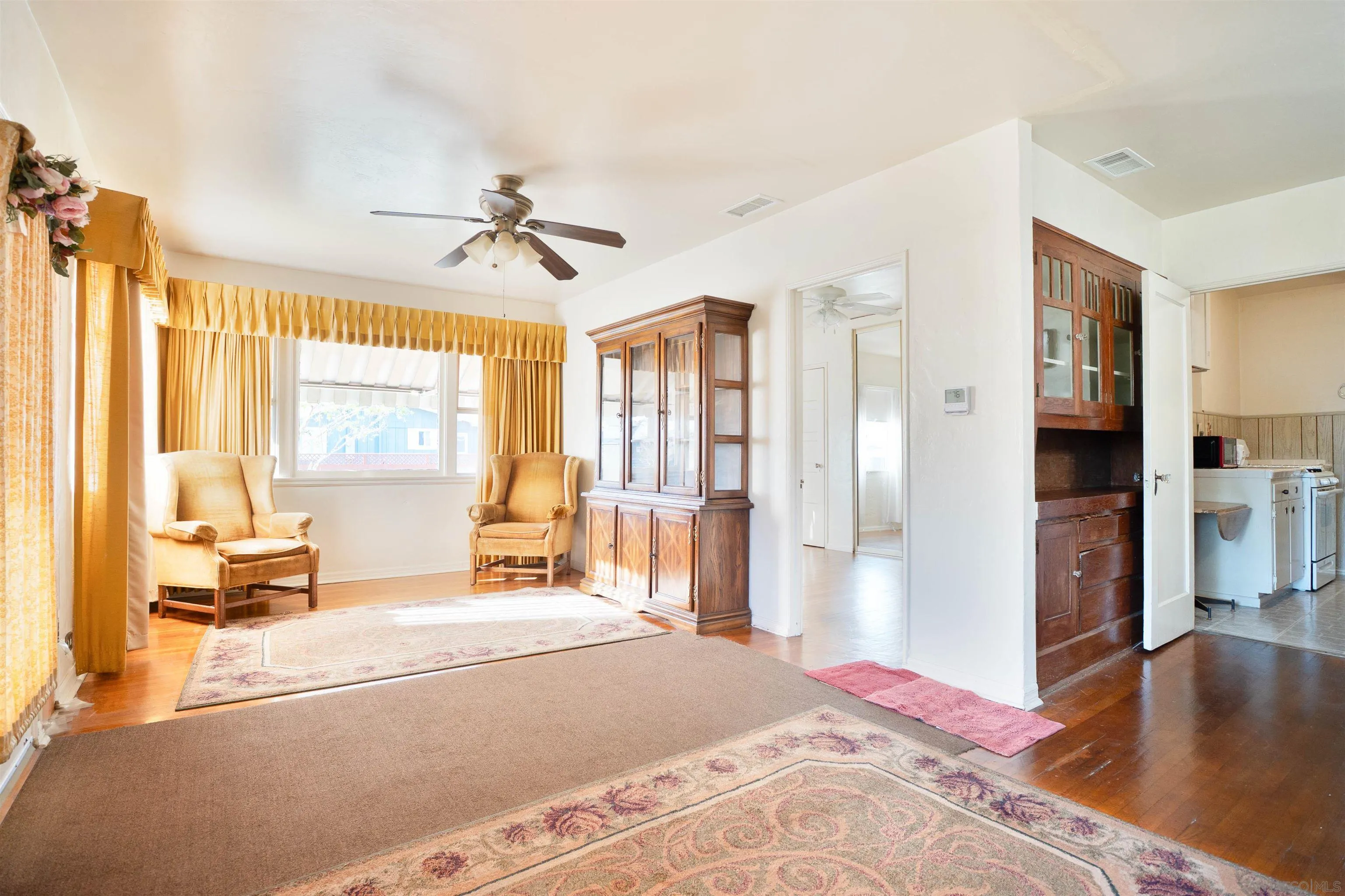 https://cdn.realtyfeed.com/cdn/127/260007209/998f7f1d695c8f7d9b089665f84ab3ac.webp