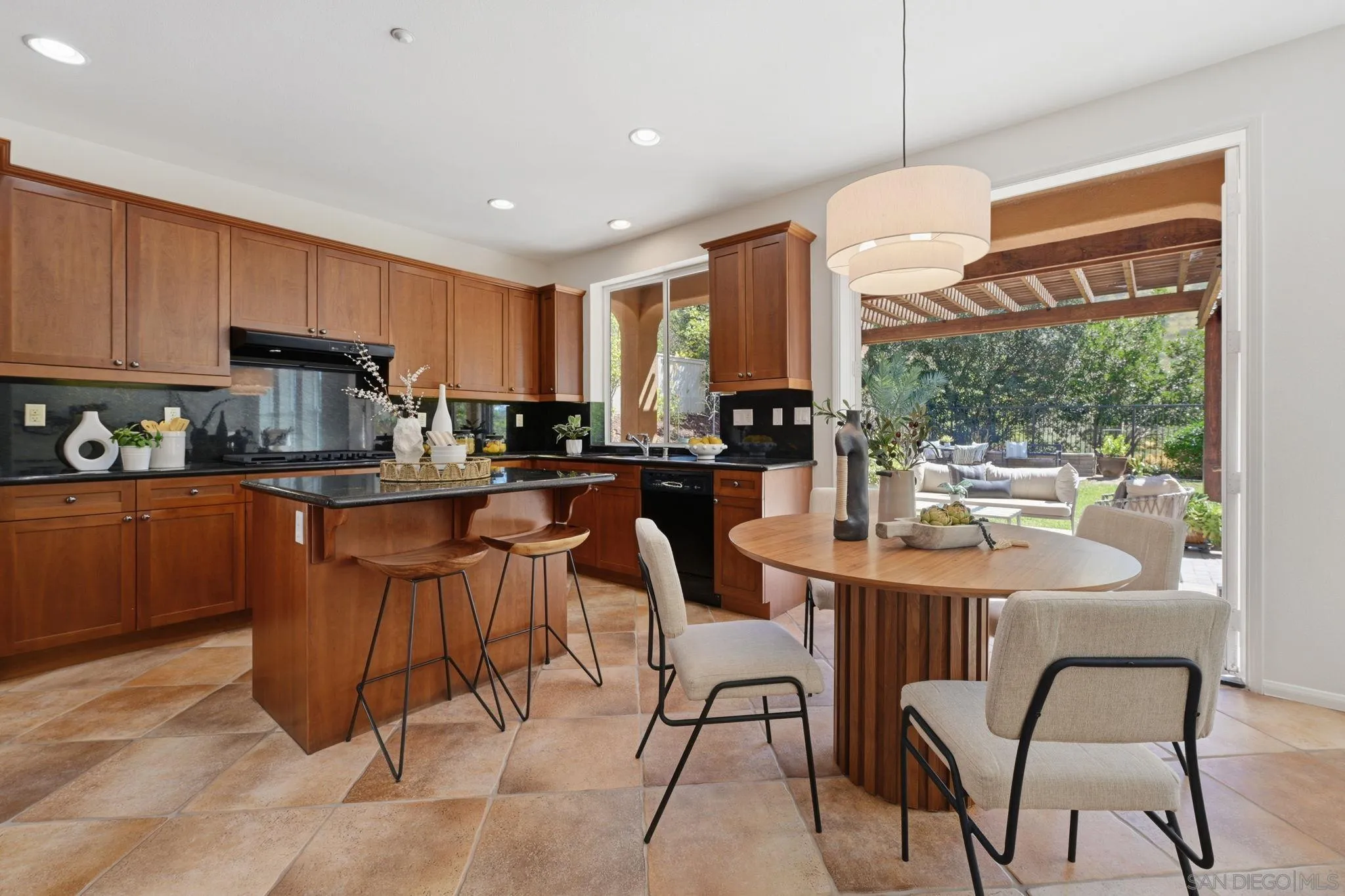 https://cdn.realtyfeed.com/cdn/127/260007212/33d165548968fa43e0ecd0b43860e5e4.webp