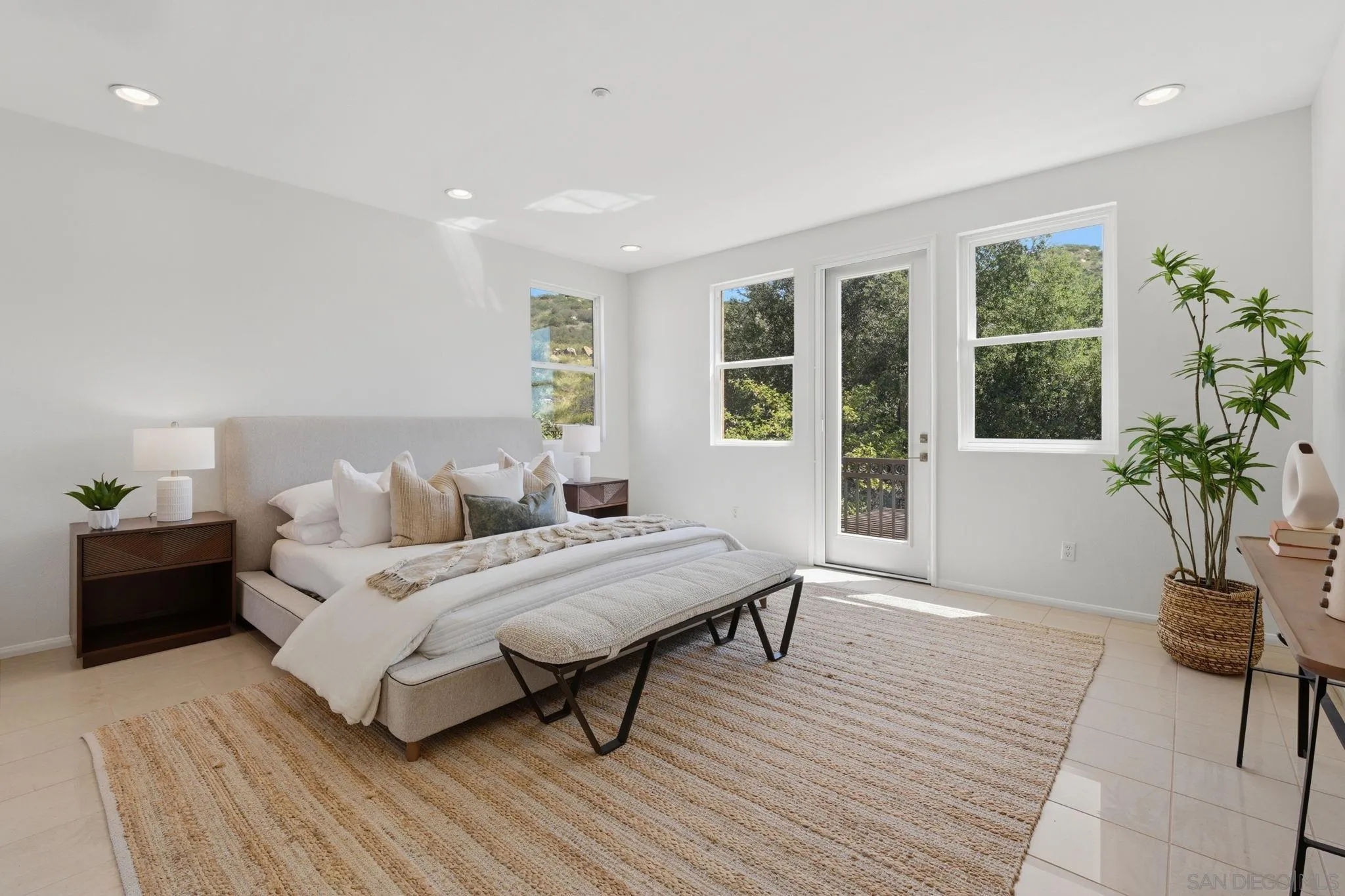https://cdn.realtyfeed.com/cdn/127/260007212/58002783409635a7923385597fc4c0f0.webp