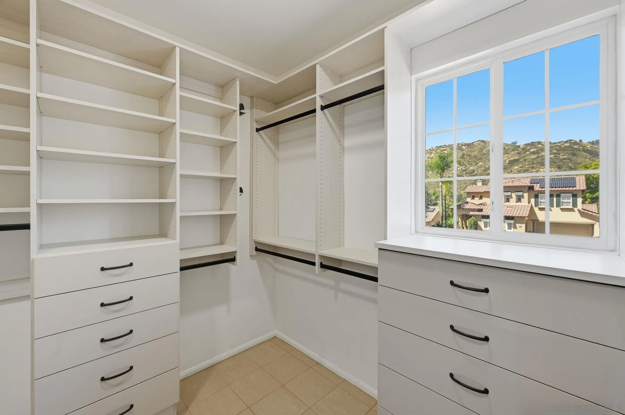 https://cdn.realtyfeed.com/cdn/127/260007212/5a8f3b45c66d424ac8f94d040562a9df.webp
