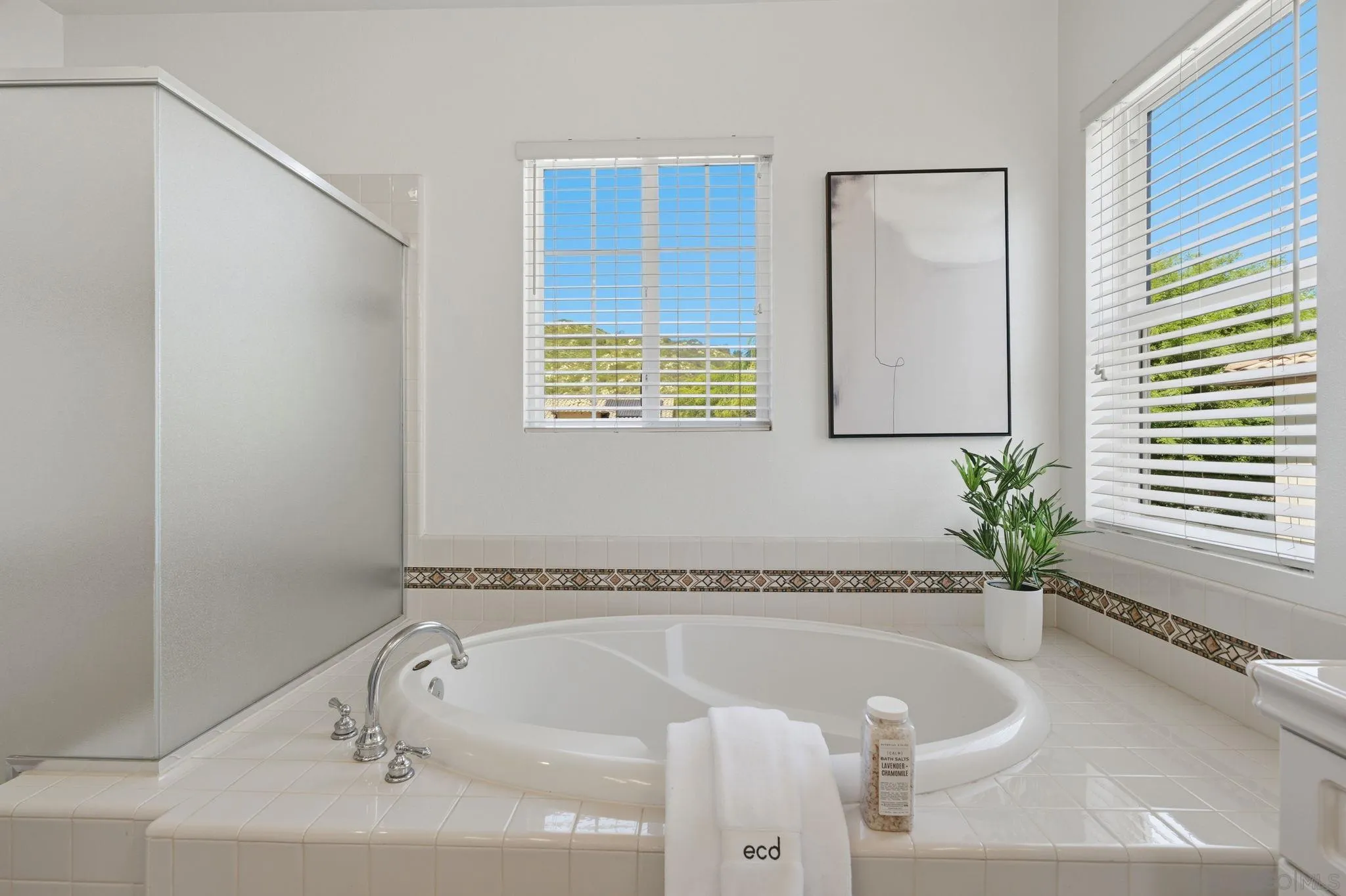 https://cdn.realtyfeed.com/cdn/127/260007212/635c59fcfa100534bdd920679d3f4c77.webp