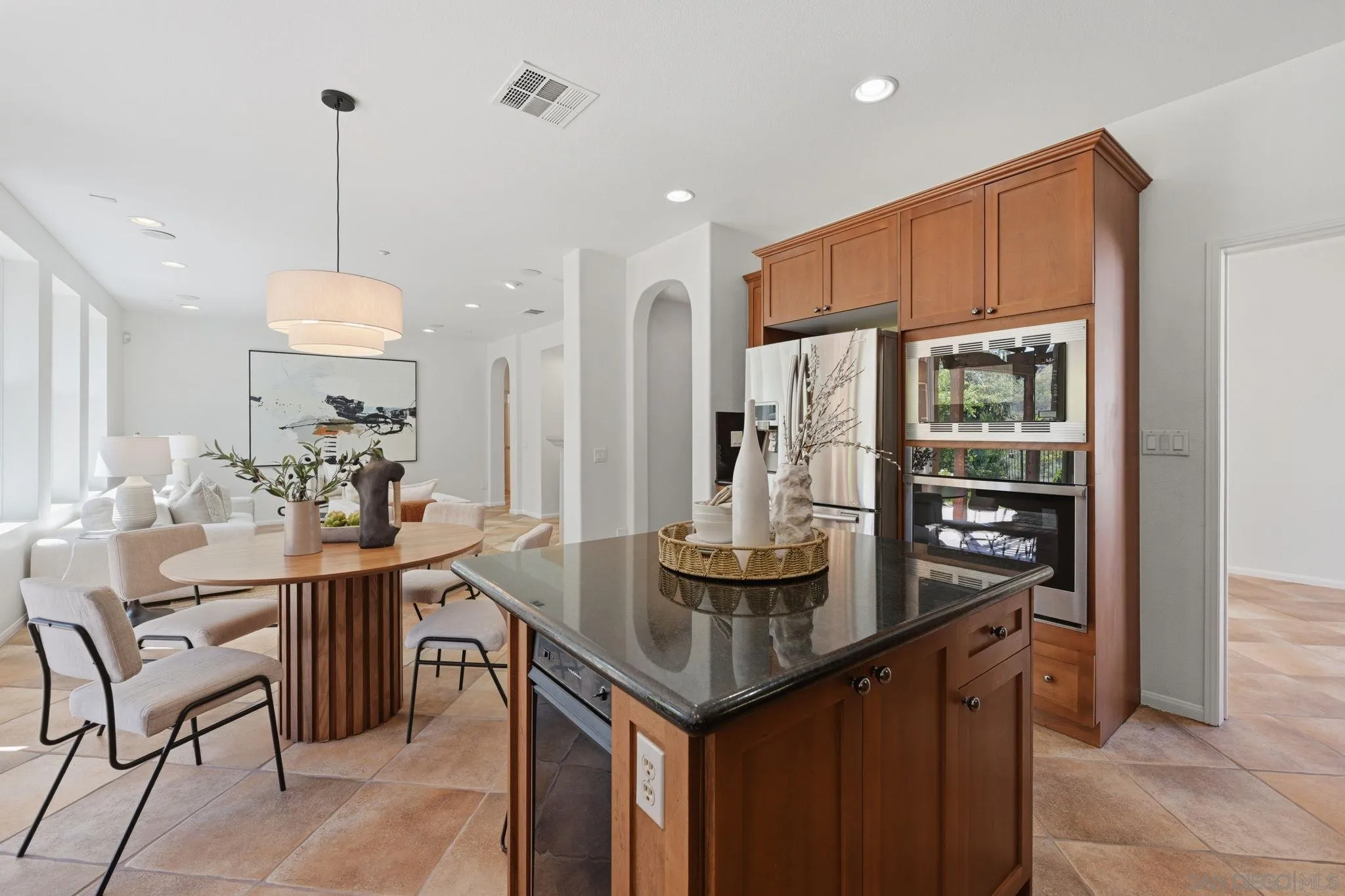 https://cdn.realtyfeed.com/cdn/127/260007212/b1d7e867313fc7ef5cce868737c7b082.webp