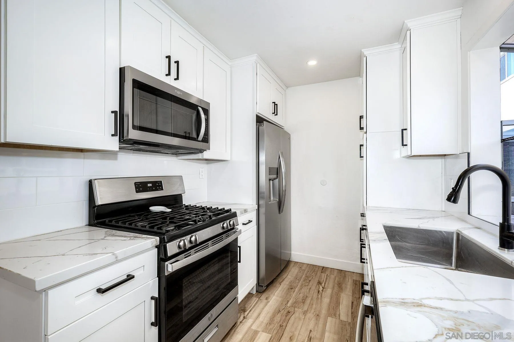 https://cdn.realtyfeed.com/cdn/127/260007215/1787b88664b65976ddc51669c92b163f.webp