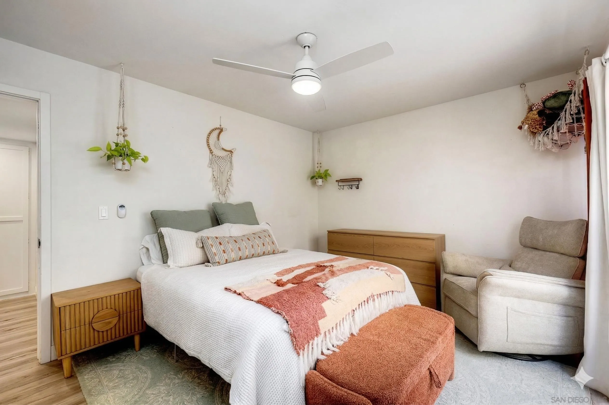 https://cdn.realtyfeed.com/cdn/127/260007215/188a7257888e176ec81c1891557e3446.webp