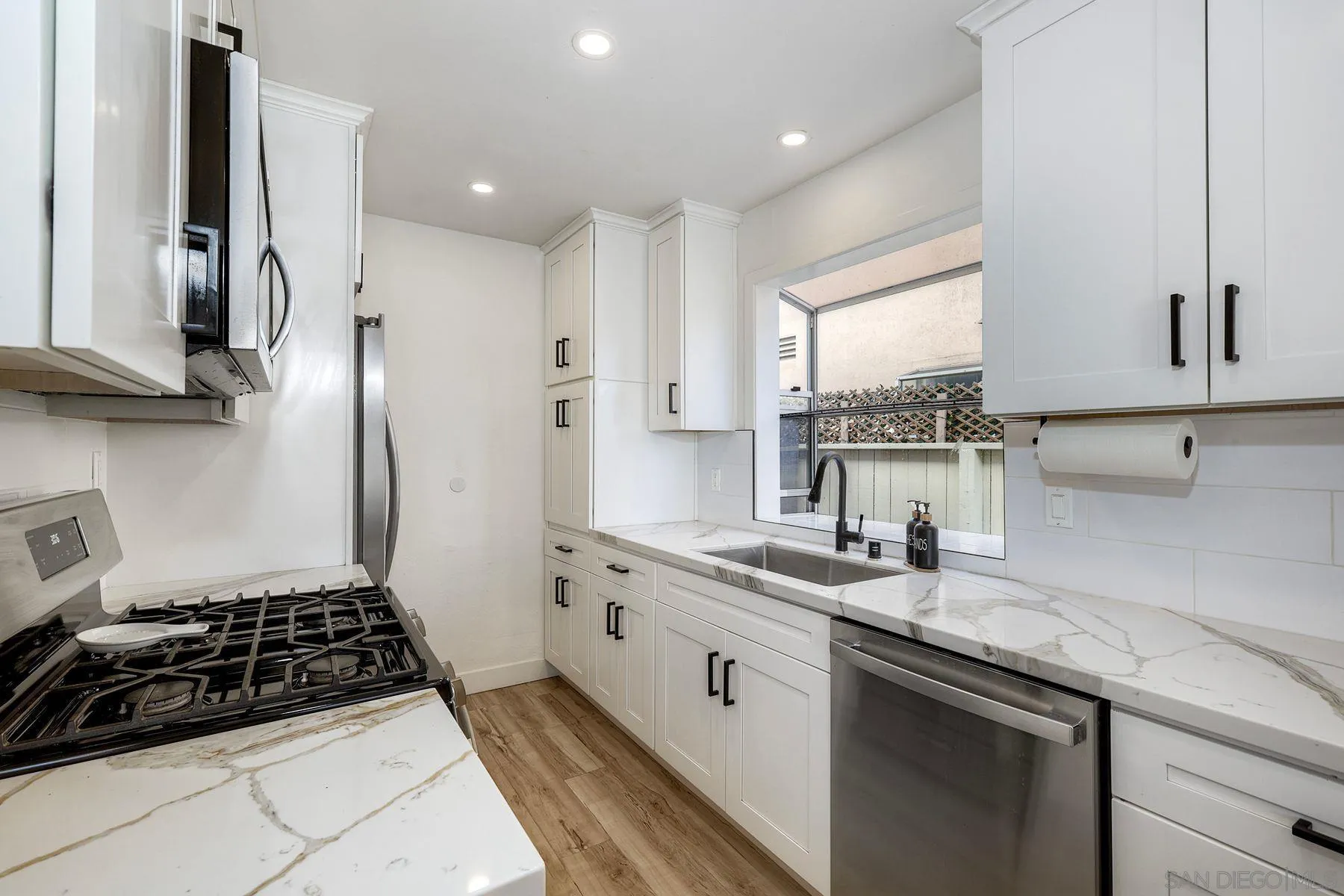 https://cdn.realtyfeed.com/cdn/127/260007215/37539b20b25121b21933392f098be732.webp