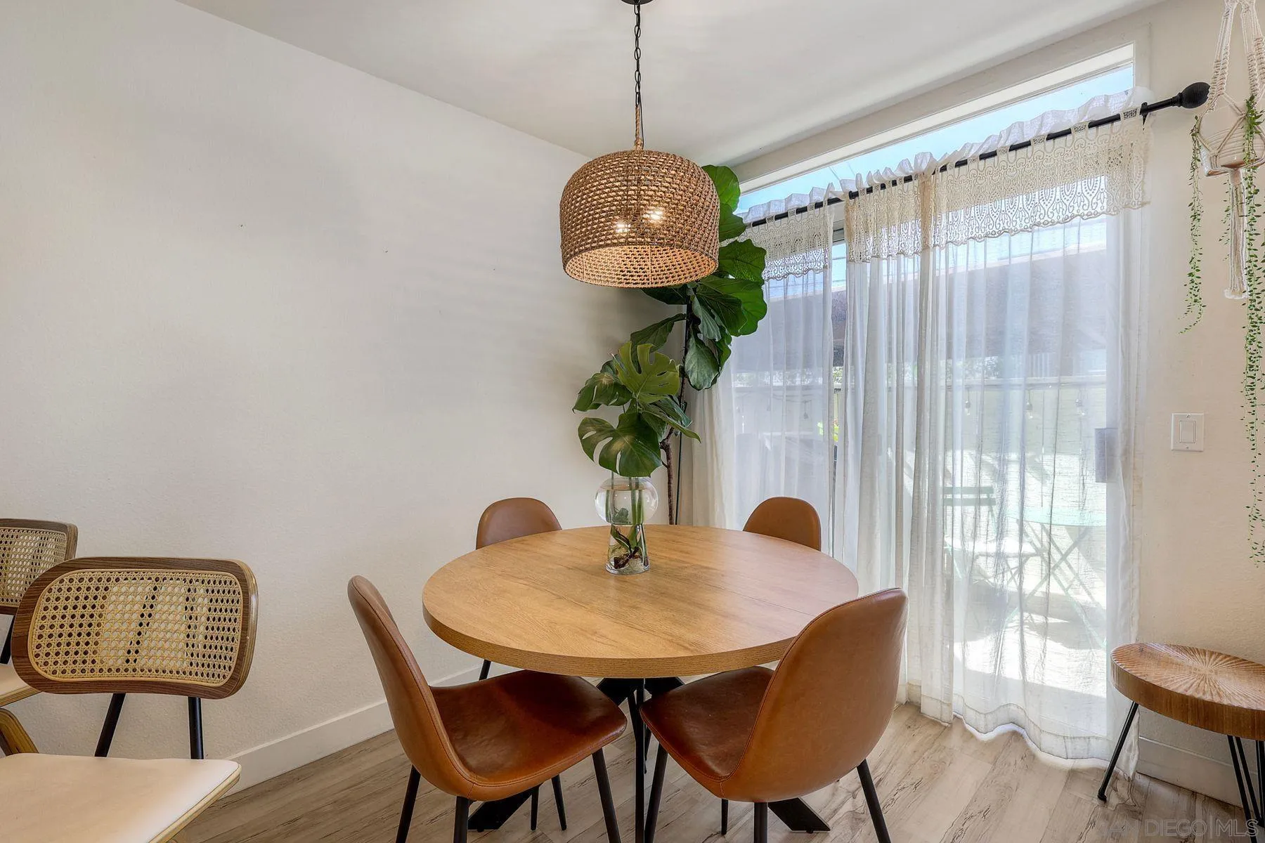 https://cdn.realtyfeed.com/cdn/127/260007215/e0c889147bb62ca67845df9622b295cc.webp