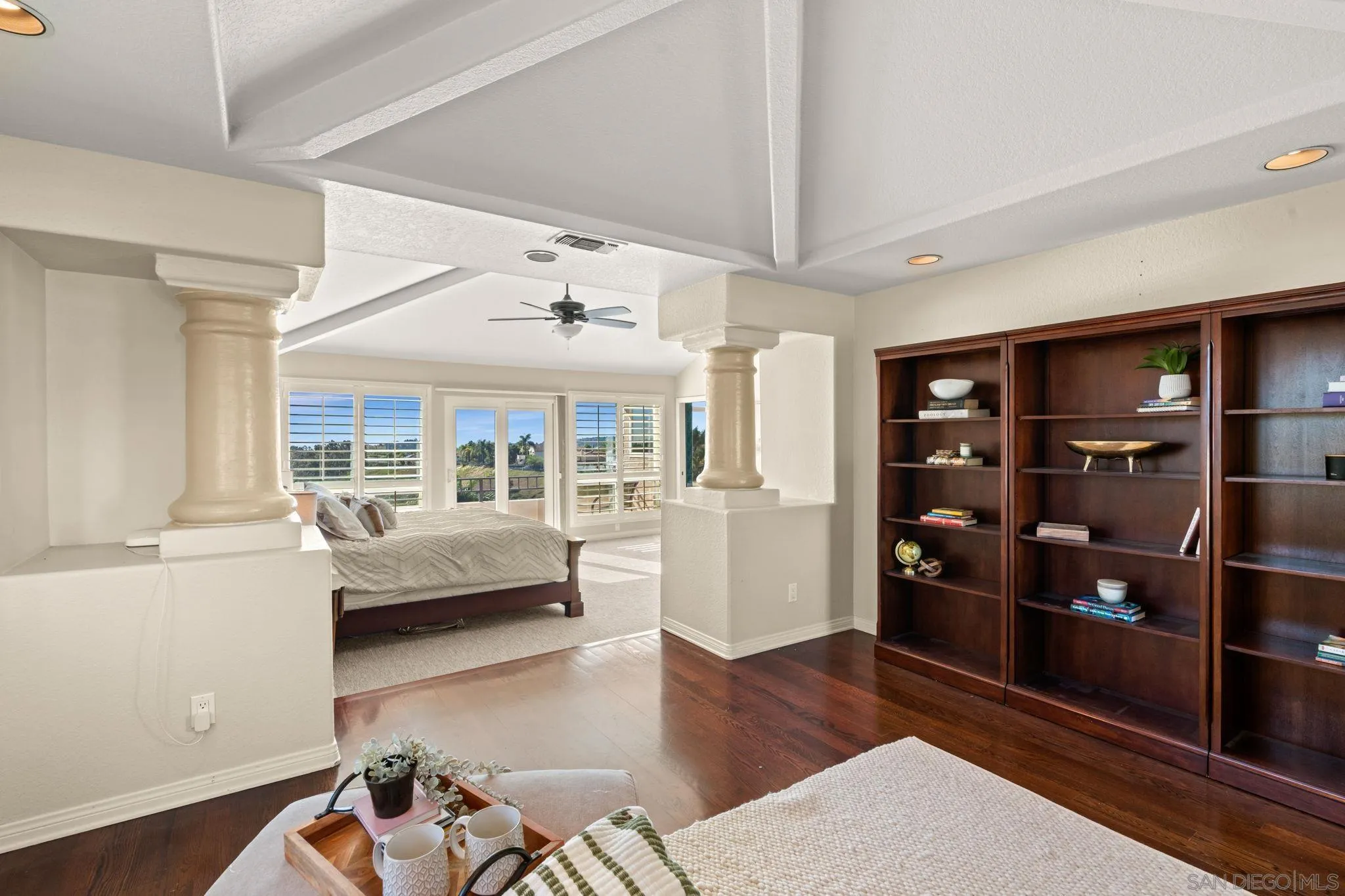 https://cdn.realtyfeed.com/cdn/127/260007216/4cf7c12d4610ae358f17a33d5e9a2e98.webp