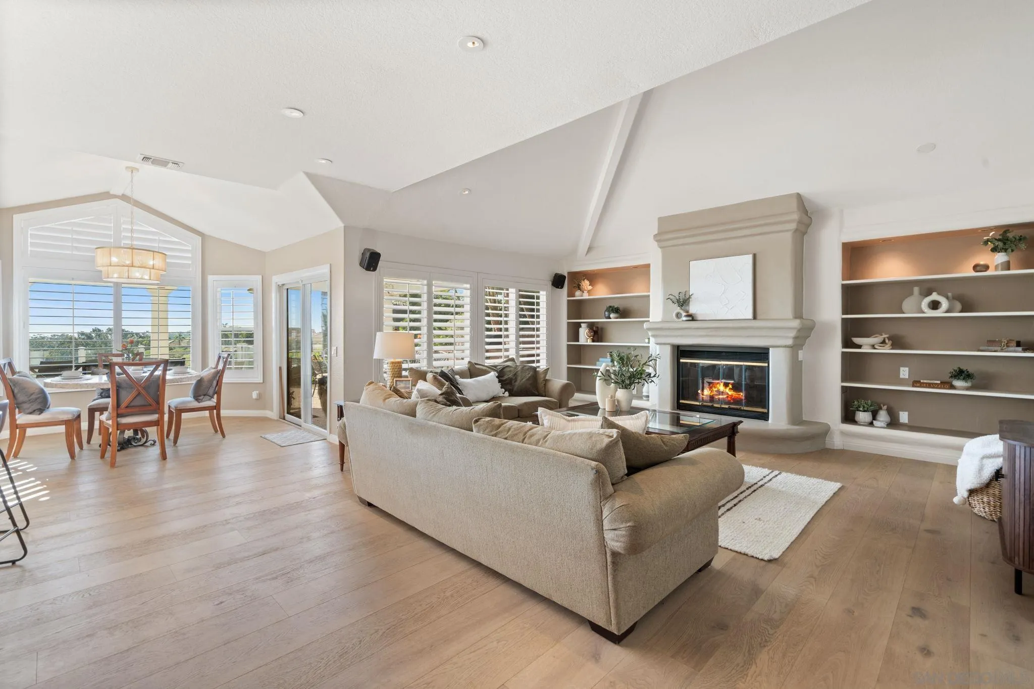 https://cdn.realtyfeed.com/cdn/127/260007216/8f303832f3983827674133681c6a7668.webp