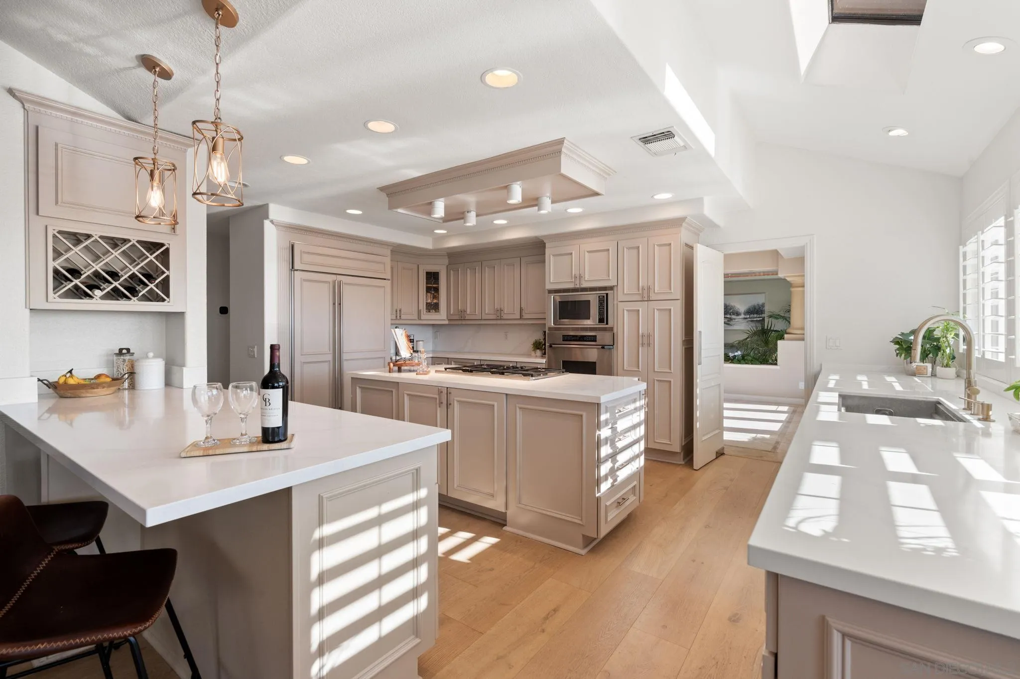https://cdn.realtyfeed.com/cdn/127/260007216/b877621400f1045fc874275af5d77b6c.webp