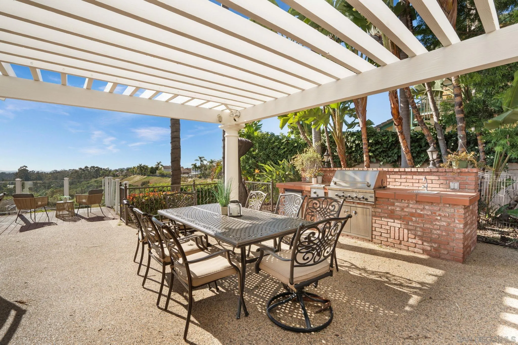 https://cdn.realtyfeed.com/cdn/127/260007216/dd8d909f8afbd7ff2e0d88a6611c3b1b.webp