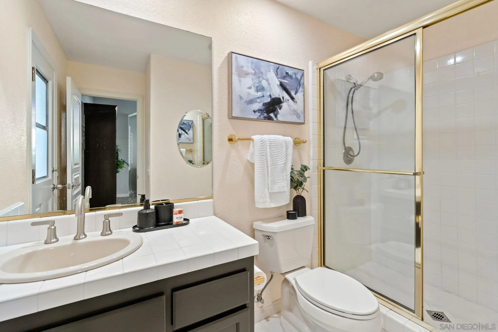 https://cdn.realtyfeed.com/cdn/127/260007216/fc52208046f34a882b914502c4fbbb76.webp