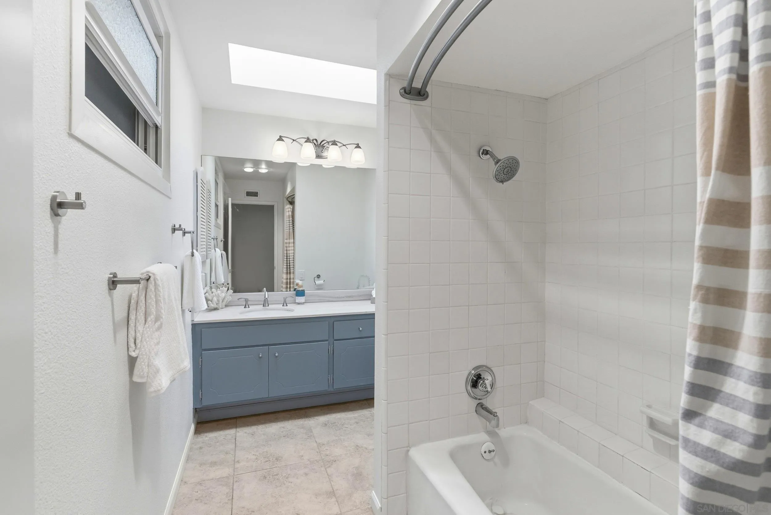 https://cdn.realtyfeed.com/cdn/127/260007218/bf26a4208b5a43582841774e51727962.webp