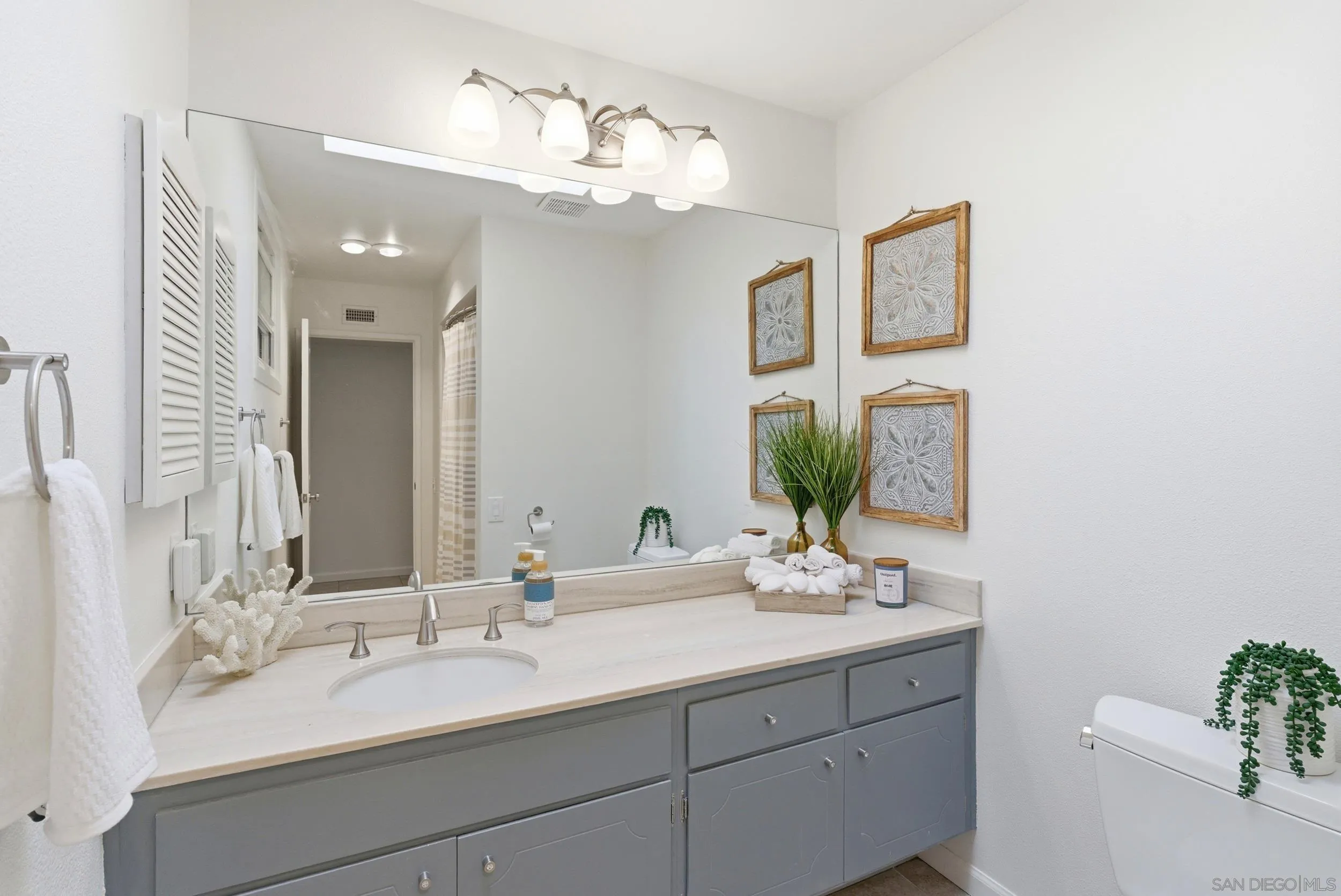 https://cdn.realtyfeed.com/cdn/127/260007218/e56cc9c12394bdaa6101a404a1d71802.webp