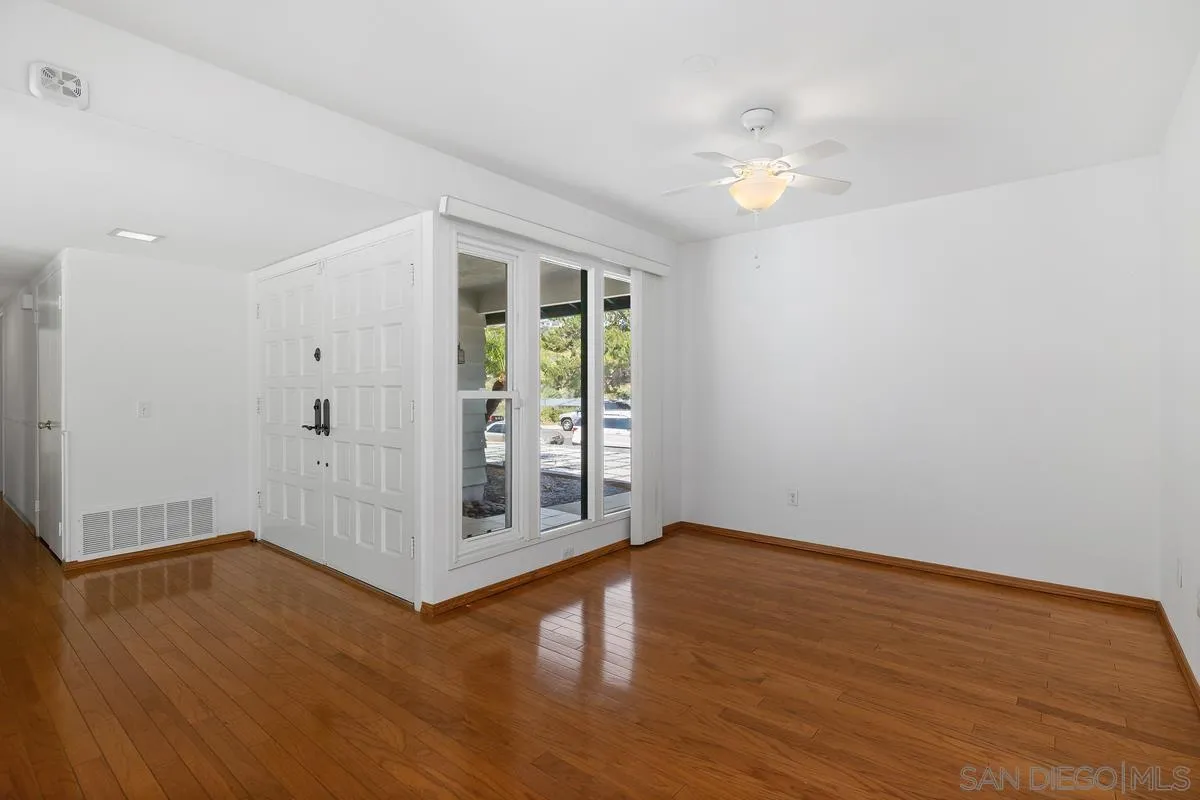 https://cdn.realtyfeed.com/cdn/127/260007219/1d5906a41d64f20bd3b4f2863641650e.webp