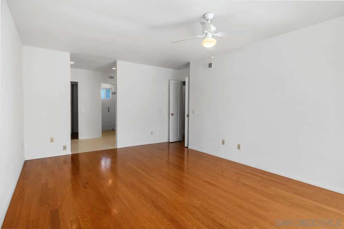 https://cdn.realtyfeed.com/cdn/127/260007219/987ee16c81c8e76b00ad8f14c2cd2399.webp