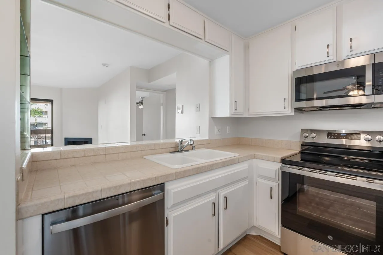 https://cdn.realtyfeed.com/cdn/127/260007221/3aa14d690f565483c9fba228ad311477.webp