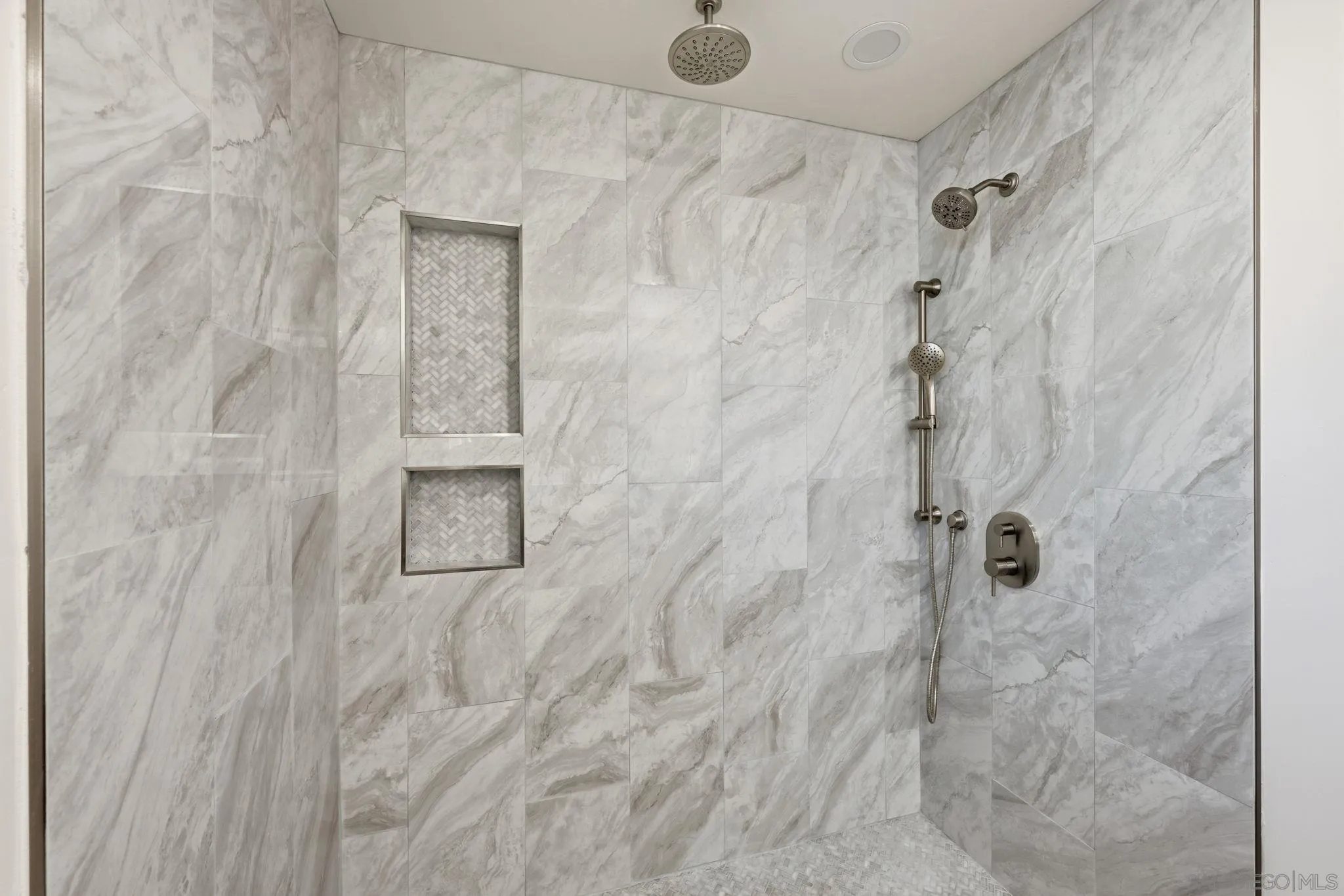 https://cdn.realtyfeed.com/cdn/127/260007222/858c6247f6f9e827340c3ebbd7b85044.webp