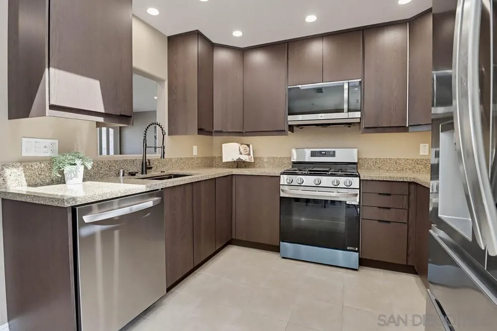 https://cdn.realtyfeed.com/cdn/127/260007228/de8f30e695f2b42a5294ec707edb01e4.webp
