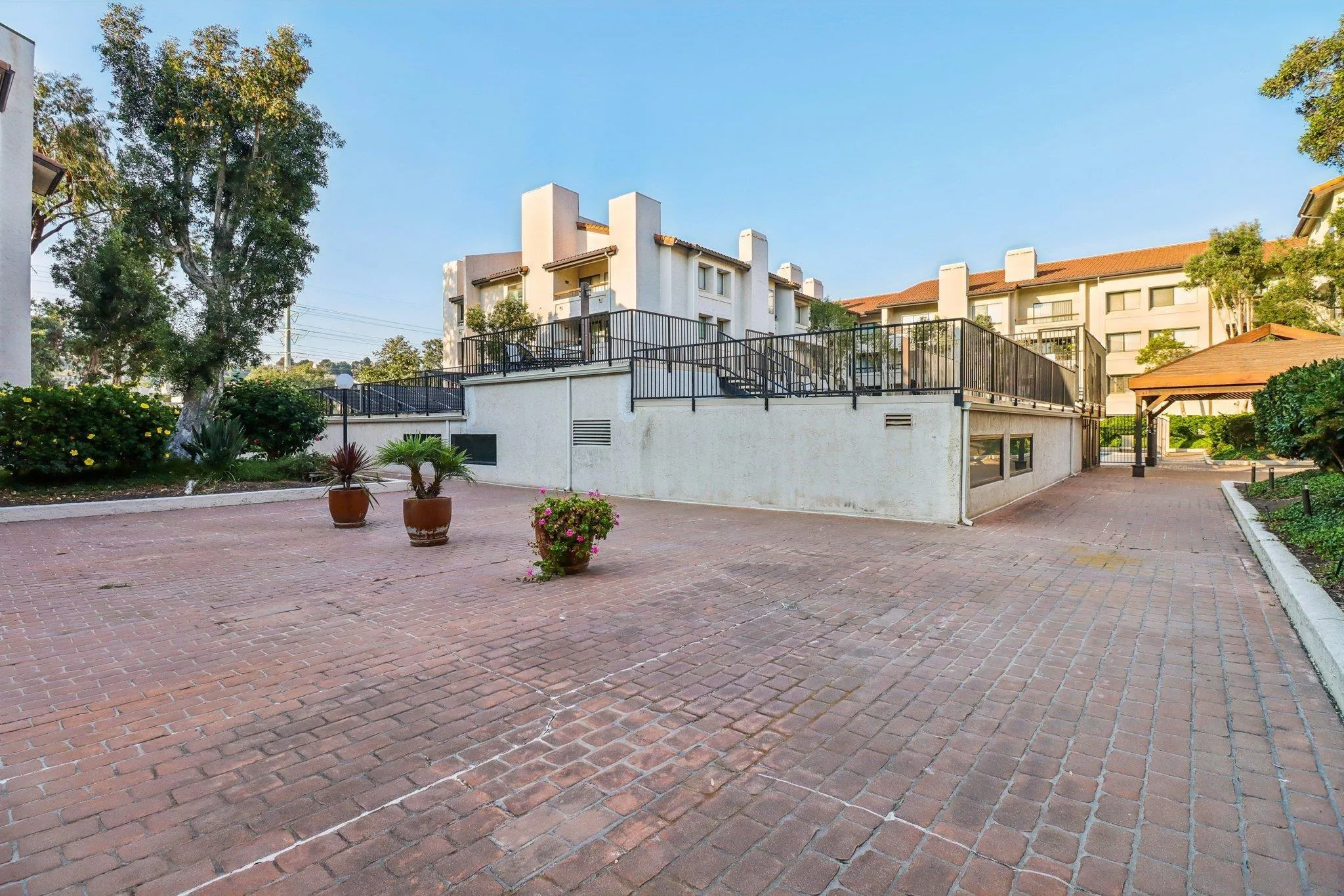 https://cdn.realtyfeed.com/cdn/127/260007231/1c97c1b90d69e6b8bc4990db9bbeda18.webp