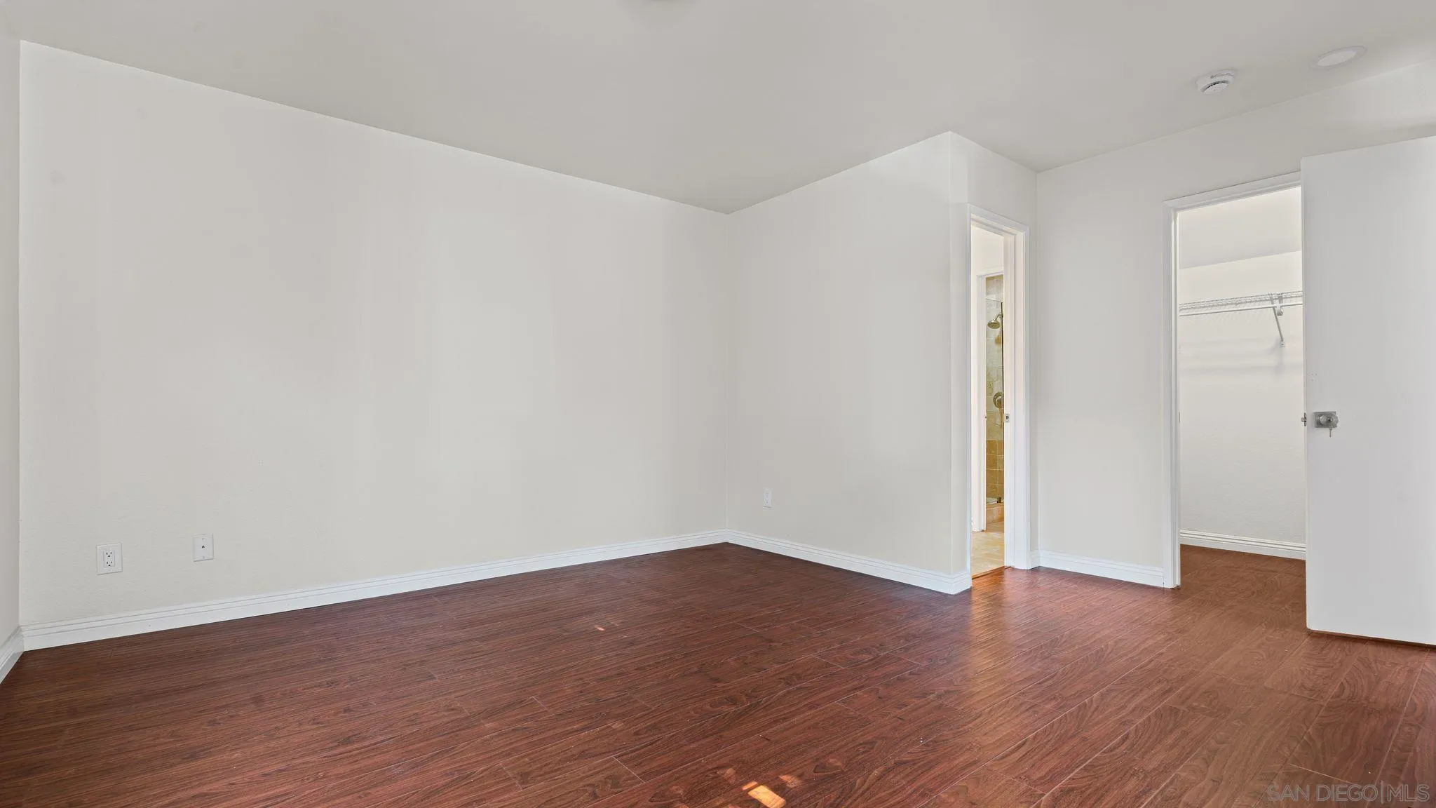 https://cdn.realtyfeed.com/cdn/127/260007239/1e6b5e73f1e10d5b8f3f9169b92510dd.webp