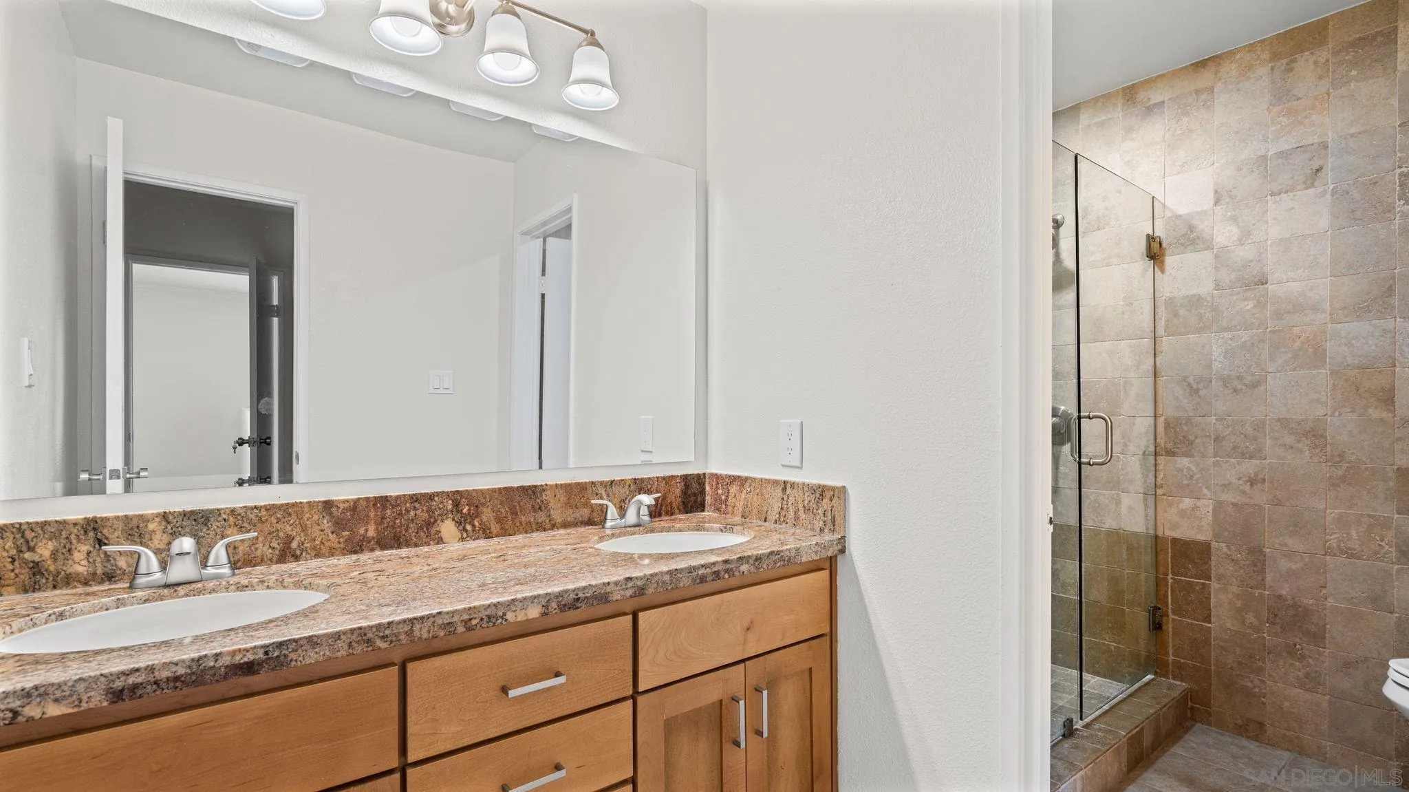 https://cdn.realtyfeed.com/cdn/127/260007239/b3c1860713c37deb84106e43bb17e677.webp