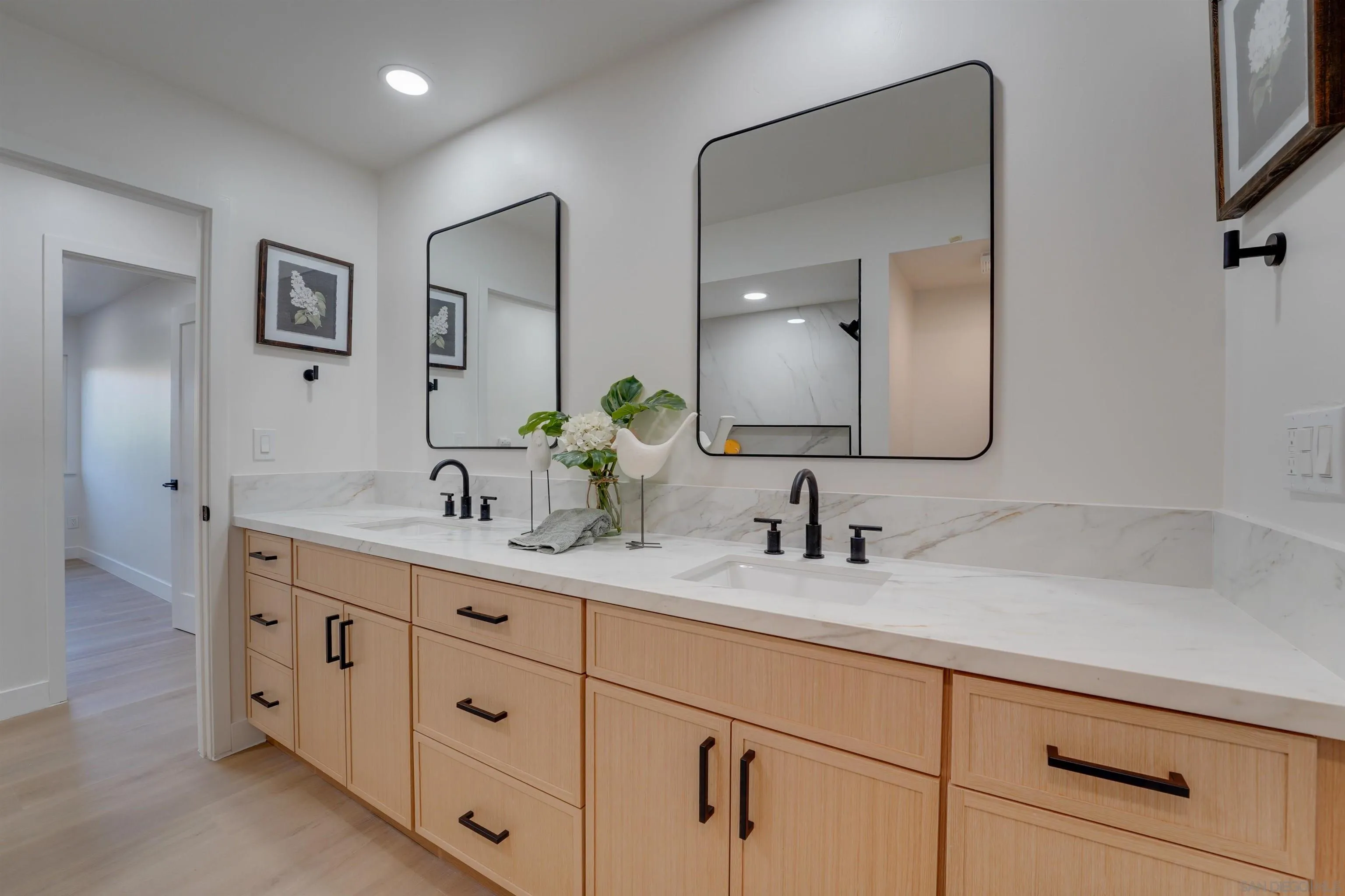 https://cdn.realtyfeed.com/cdn/127/260007241/33ee560fb923b9e21dd5a44bfe2e7c56.webp