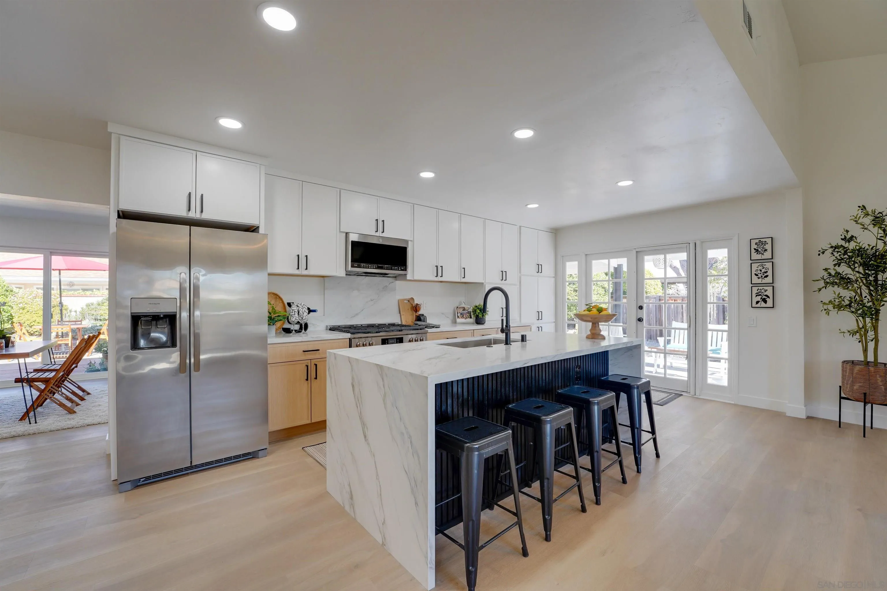https://cdn.realtyfeed.com/cdn/127/260007241/edd40f202ca2338af99a78f7a9db7f0b.webp