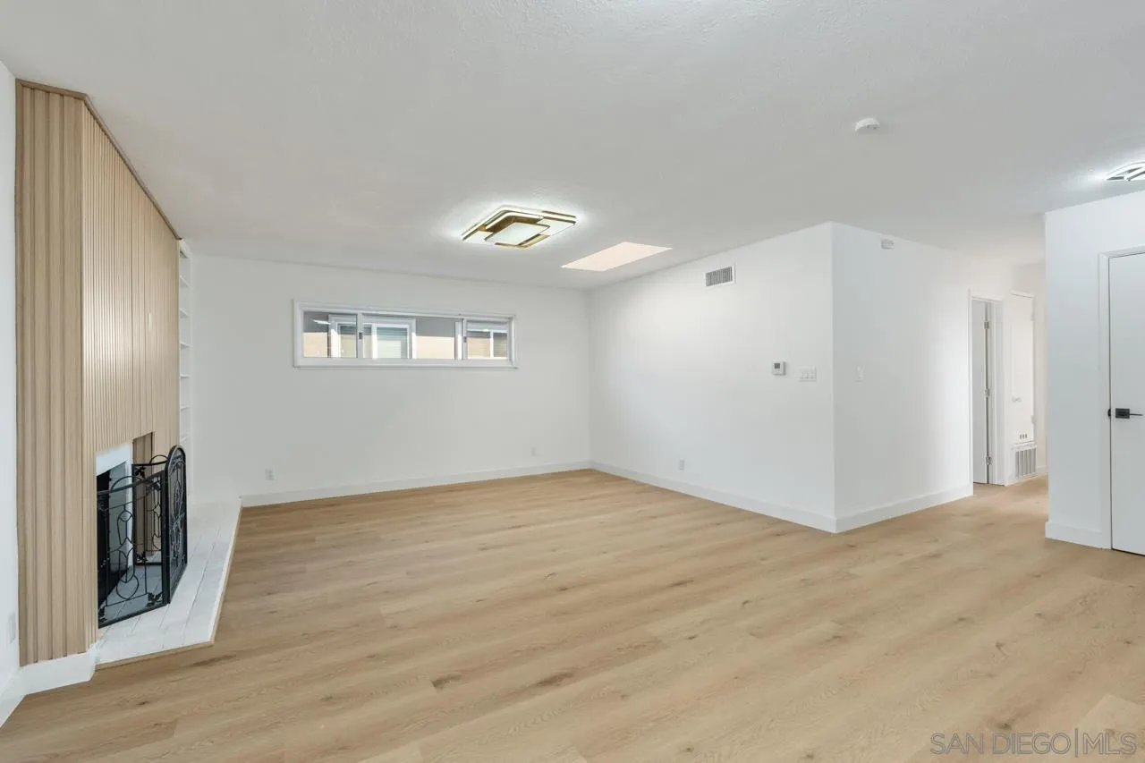 https://cdn.realtyfeed.com/cdn/127/260007243/5bd3082fa03909b9c76973233f27b0e8.webp