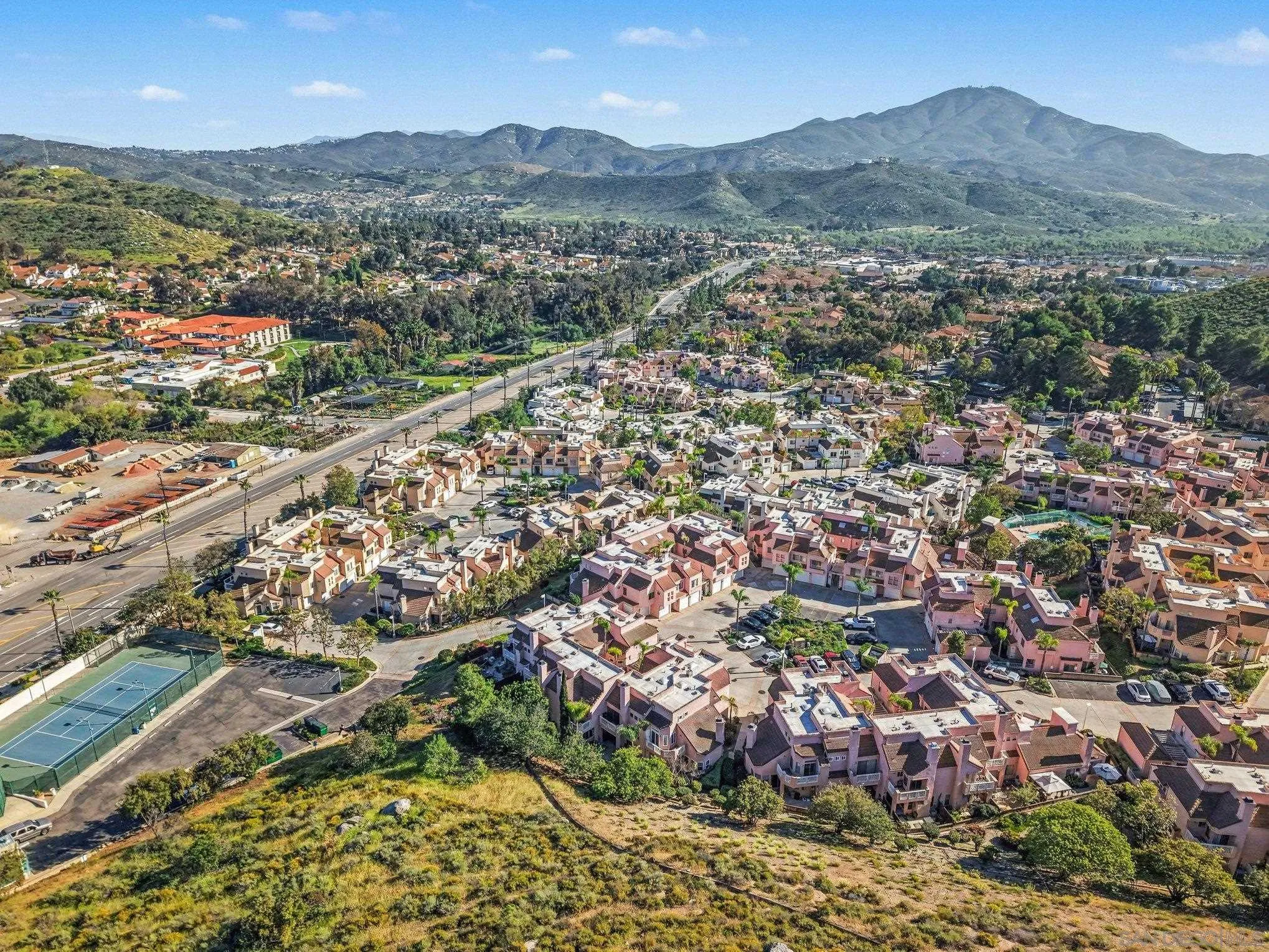https://cdn.realtyfeed.com/cdn/127/260007246/dc521672c43170433b17af3f1867fc54.webp