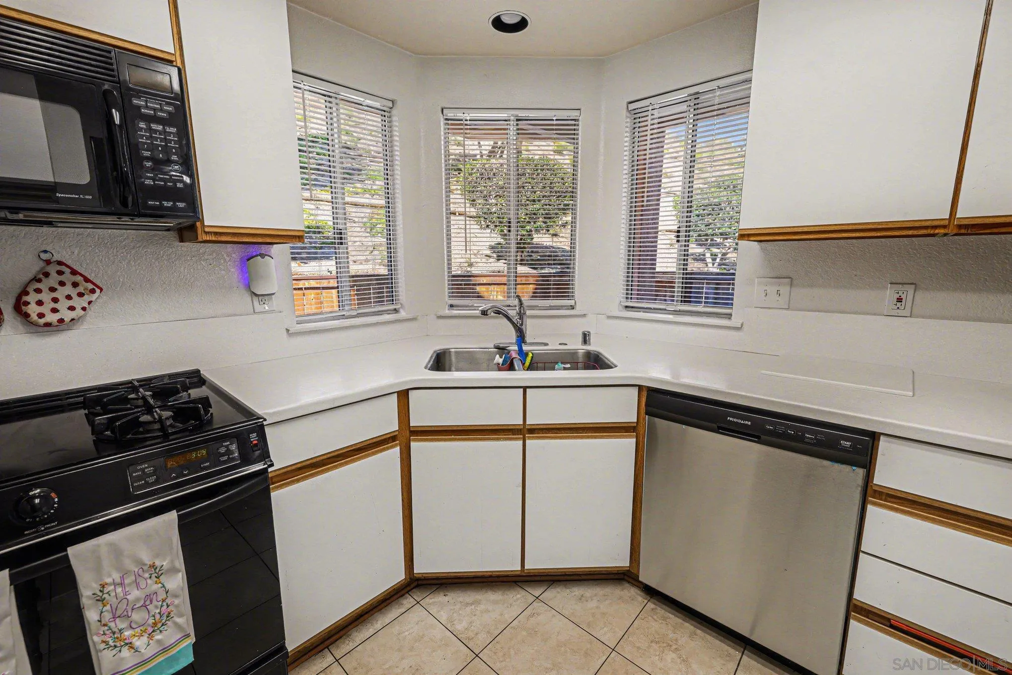 https://cdn.realtyfeed.com/cdn/127/260007246/ff917b18cb7dada4b75bfdf000d6acf0.webp