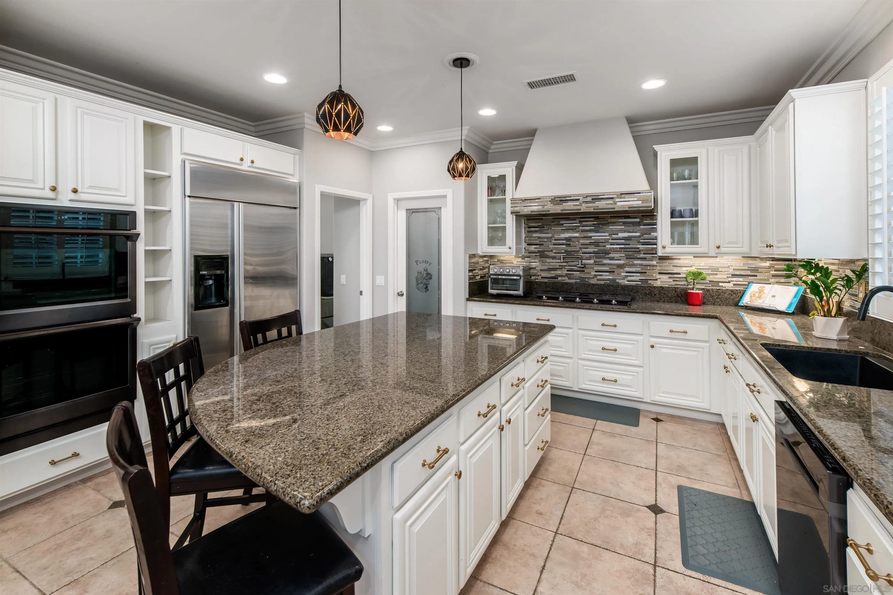 https://cdn.realtyfeed.com/cdn/127/260007259/087a00d335bfa002122a89fe4359e384.webp