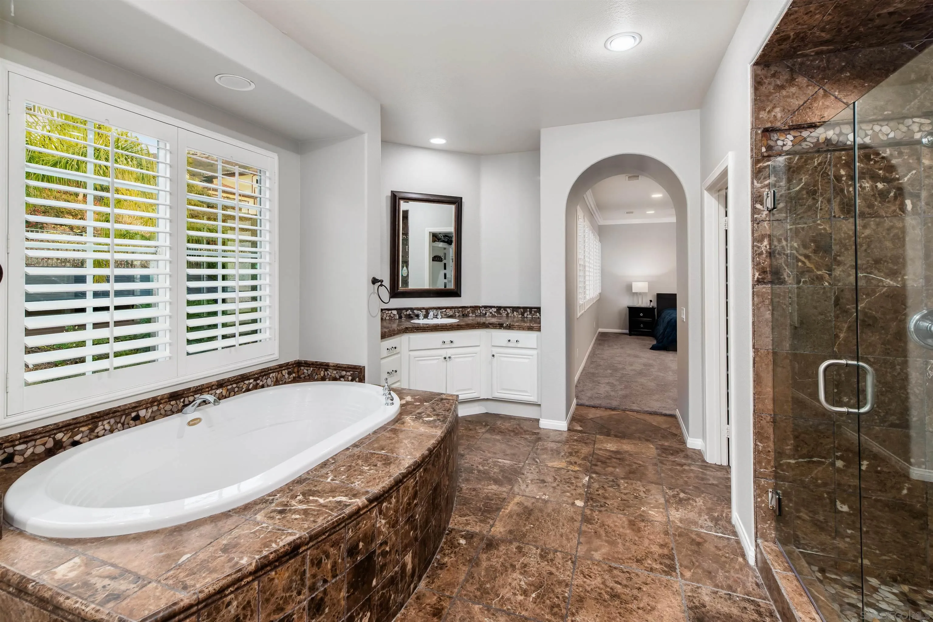 https://cdn.realtyfeed.com/cdn/127/260007259/d8ee1fbe0c7c269197641fb94d456ba3.webp