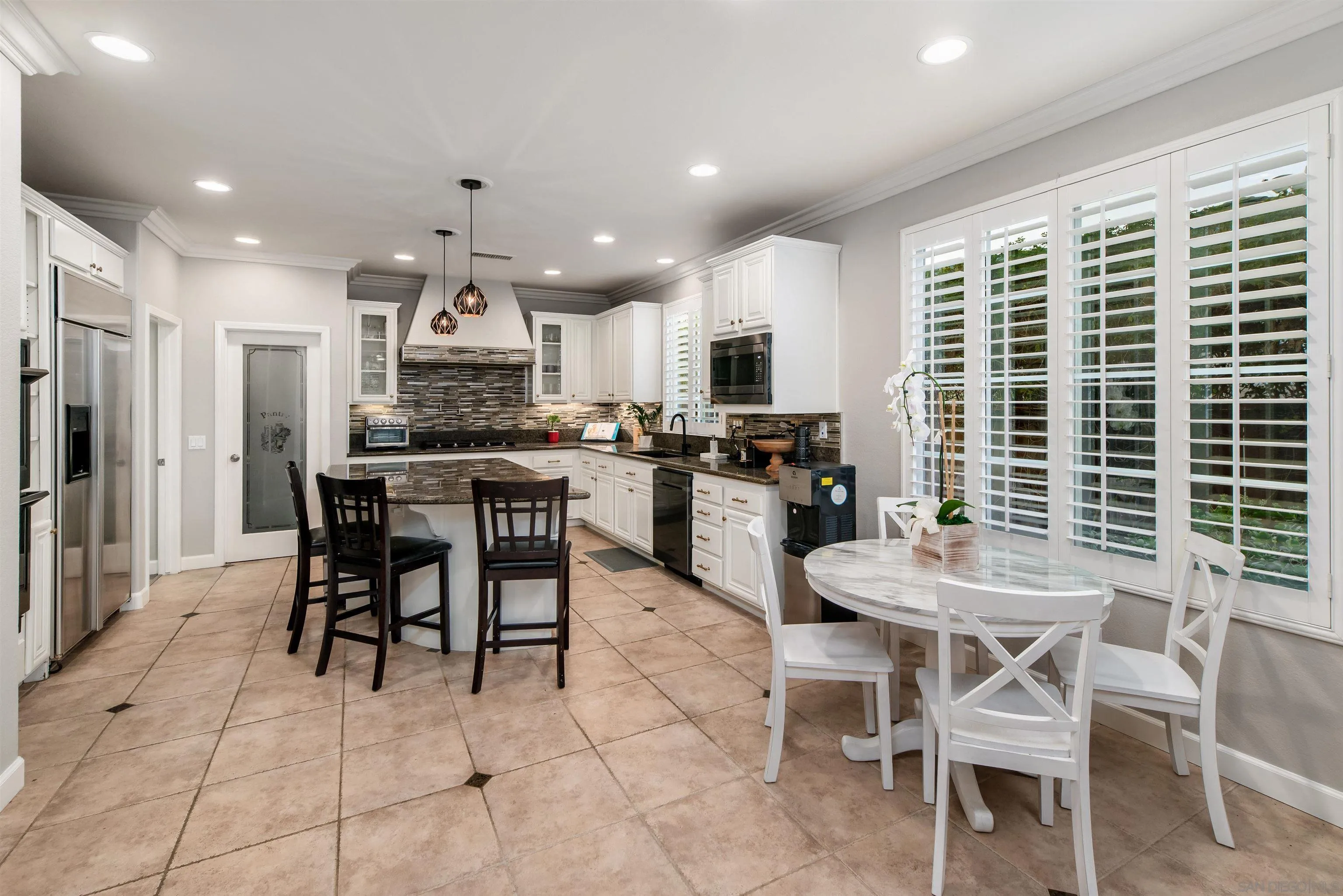 https://cdn.realtyfeed.com/cdn/127/260007259/f7f5dd5f379fbcf3eb98ac00e0d718e9.webp