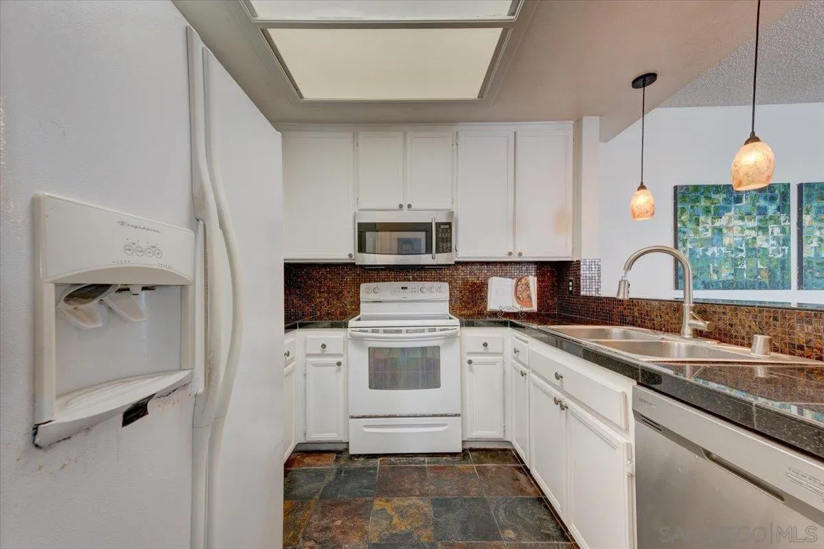 Photo #7: 260007260 Listing: Photo #7