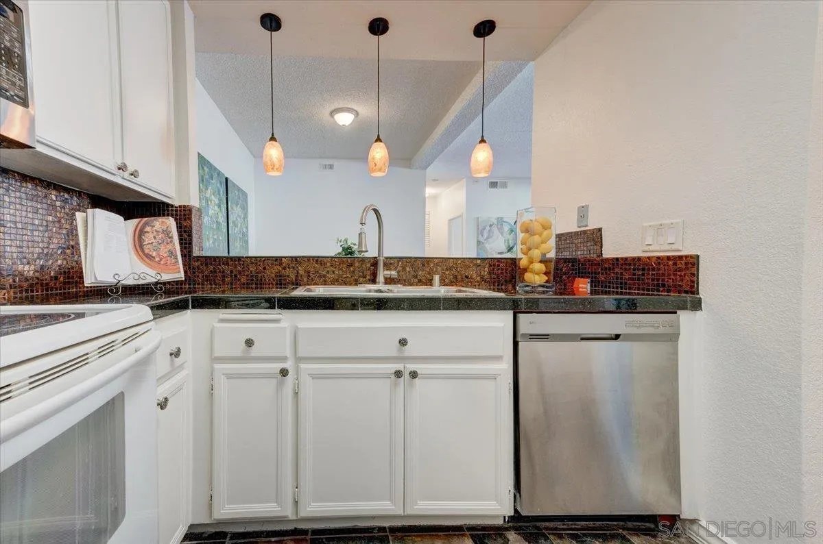 Photo #6: 260007260 Listing: Photo #6