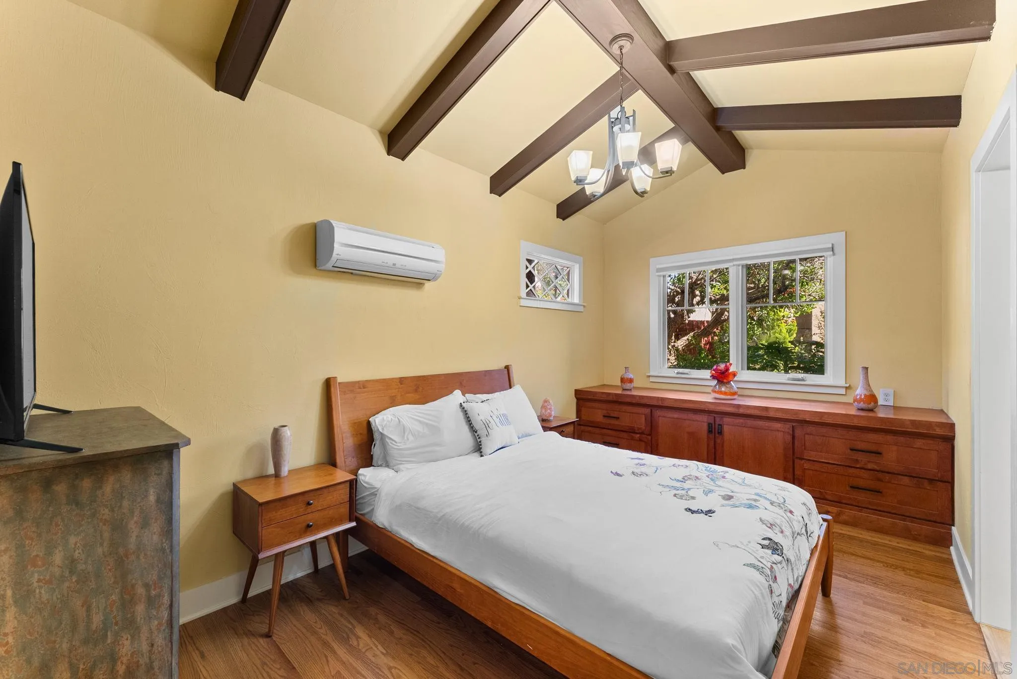 https://cdn.realtyfeed.com/cdn/127/260007262/f27b4f33f0e14cef050190d32bec989a.webp