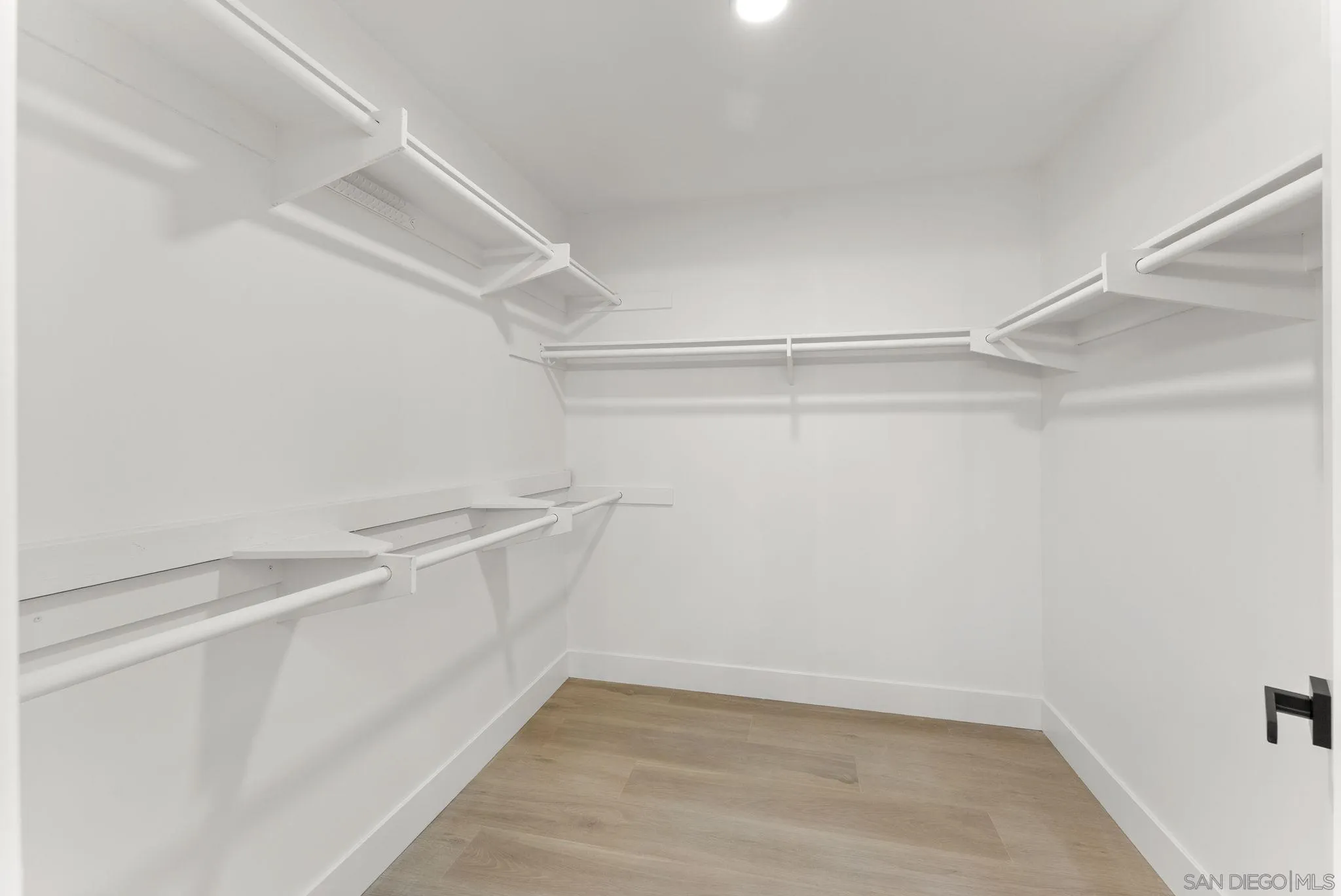 https://cdn.realtyfeed.com/cdn/127/260007269/2961594d0f7414a5d0d9d4aee407c007.webp