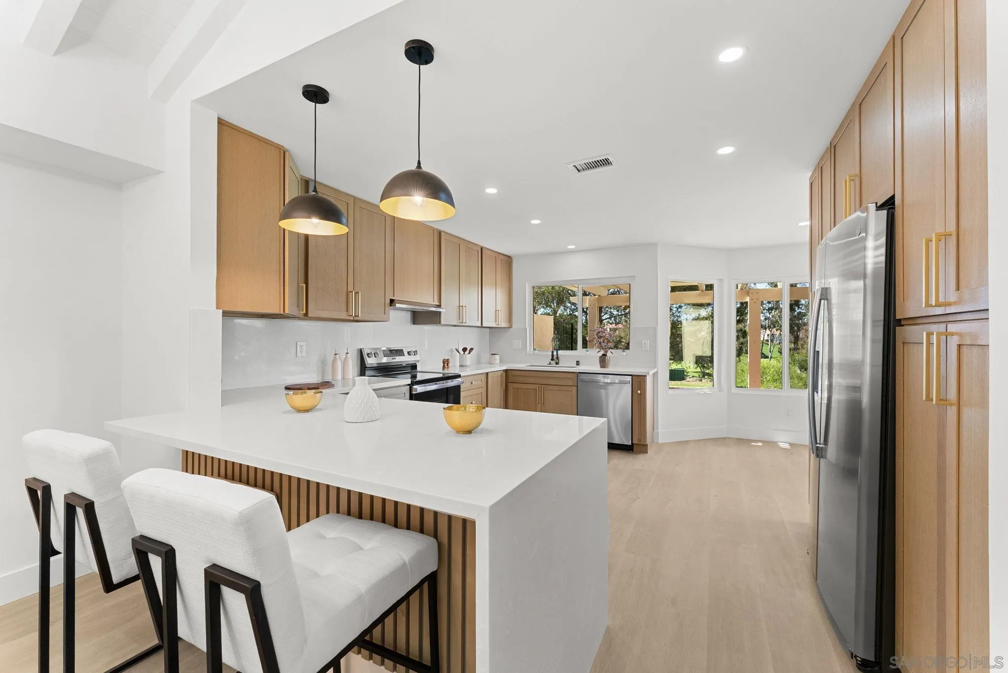 https://cdn.realtyfeed.com/cdn/127/260007269/a482b921fa8c72f88b962d6c6157b3dd.webp