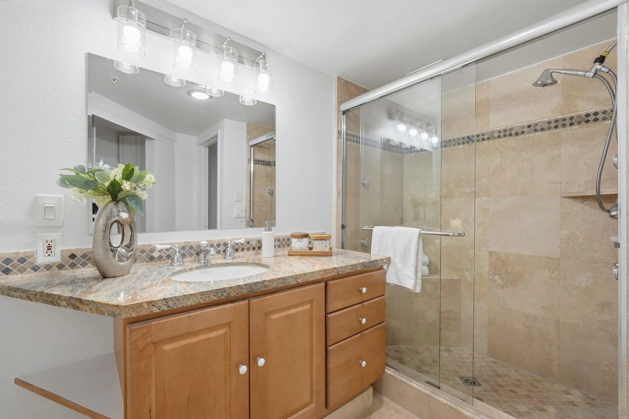https://cdn.realtyfeed.com/cdn/127/260007286/6eda952ccf6a0ad044bef611e5df2441.webp